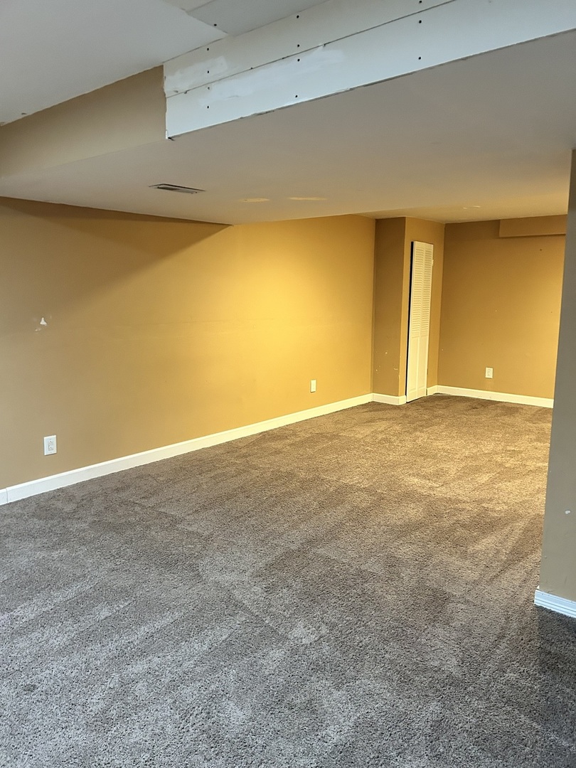 22 Alex Court, Oswego, IL 60543