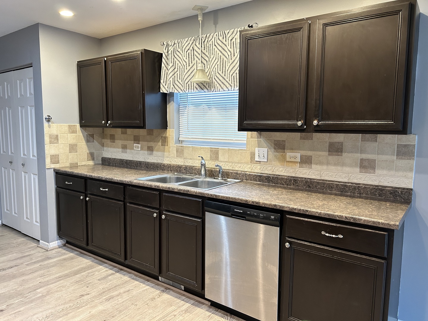 22 Alex Court, Oswego, IL 60543