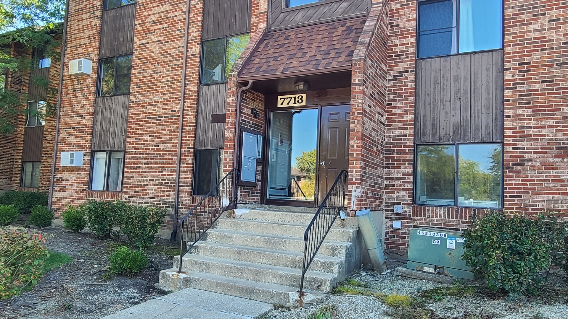 7713 Woodward Avenue #3B, Woodridge, IL 60517