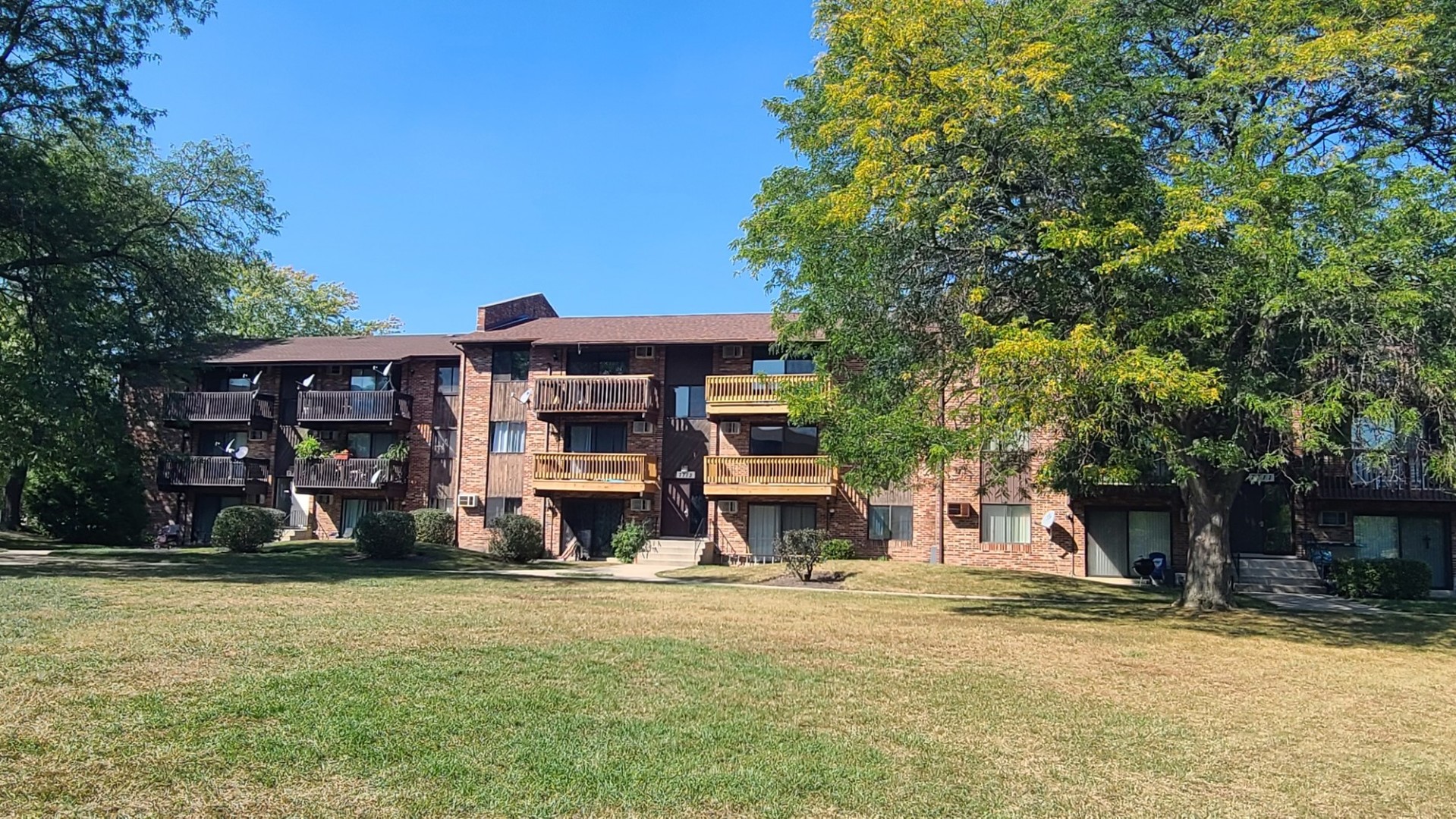 7713 Woodward Avenue #3B, Woodridge, IL 60517
