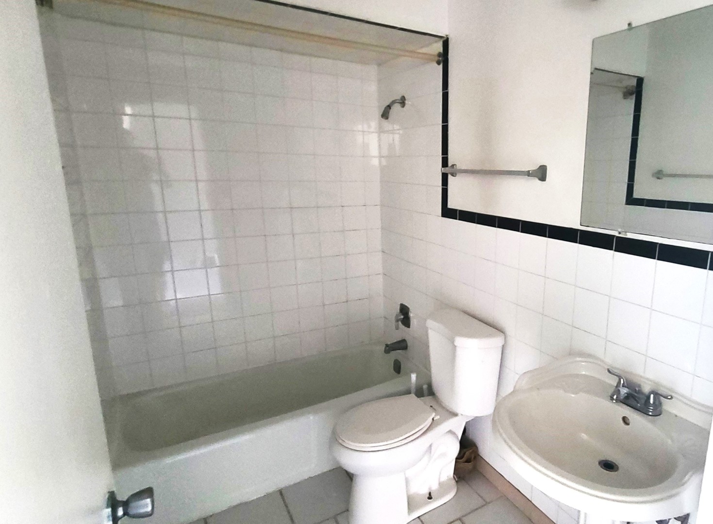 7713 Woodward Avenue #3B, Woodridge, IL 60517