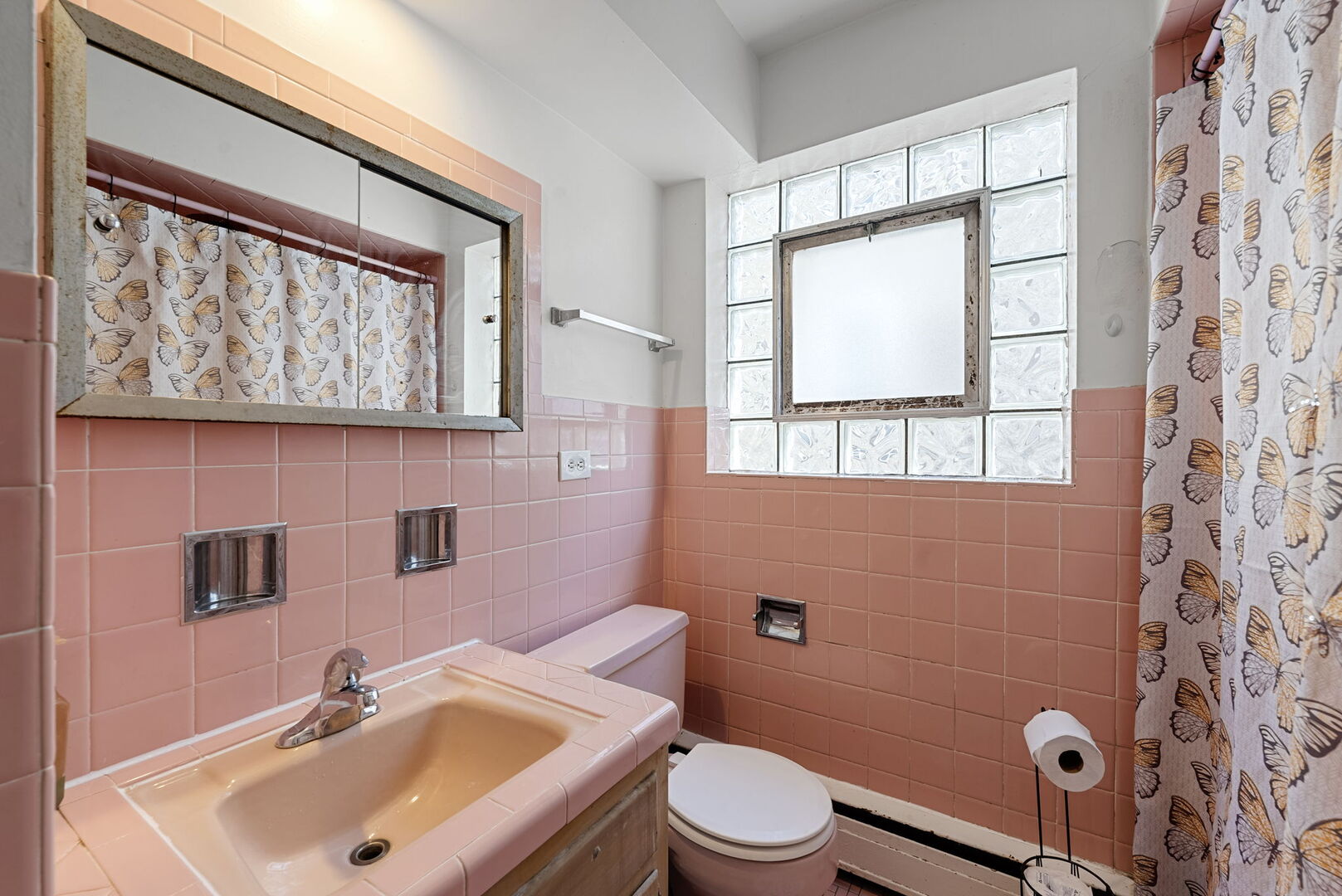 5706 N Saint Louis Avenue, Chicago, IL 60659