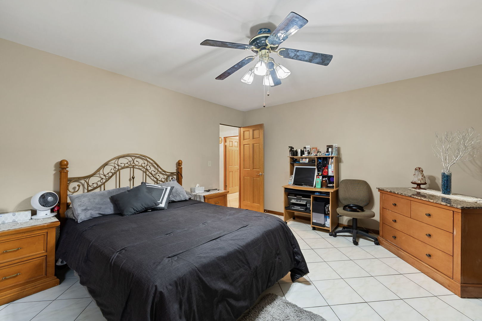 8729 W Summerdale Avenue, Chicago, IL 60656