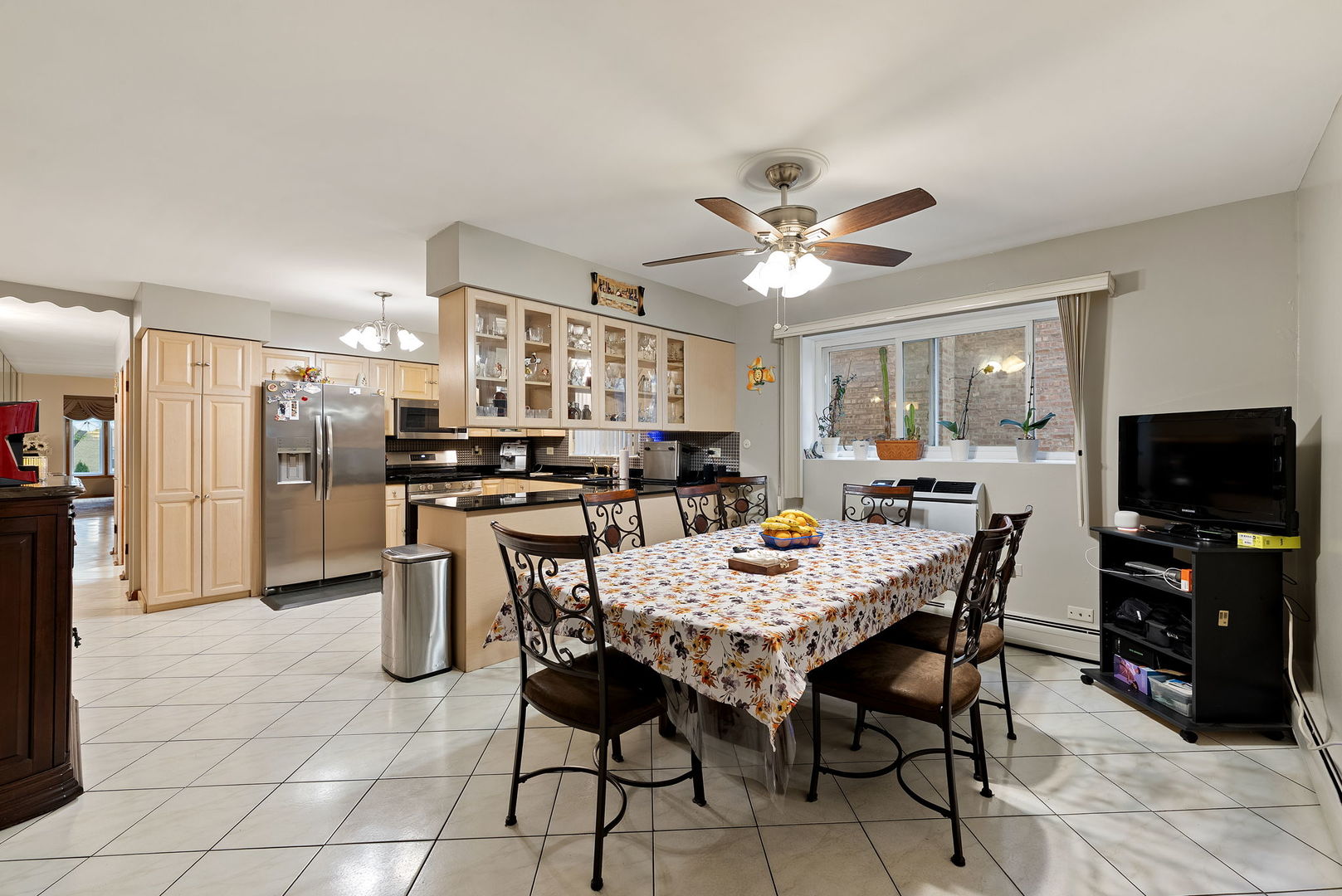 8729 W Summerdale Avenue, Chicago, IL 60656