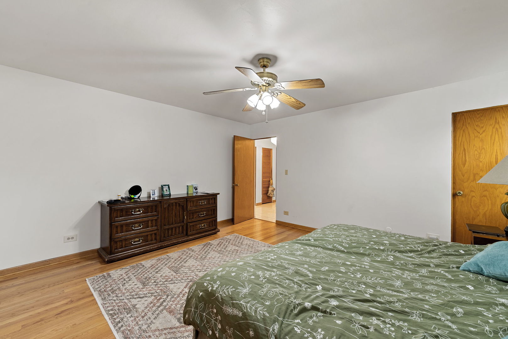 8729 W Summerdale Avenue, Chicago, IL 60656