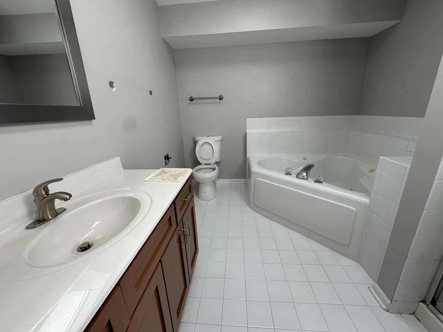 2911 Bartlett Court #204, Naperville, IL 60564