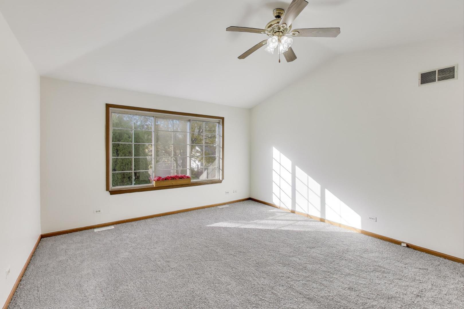 1532 Golden Oaks Parkway, Aurora, IL 60506