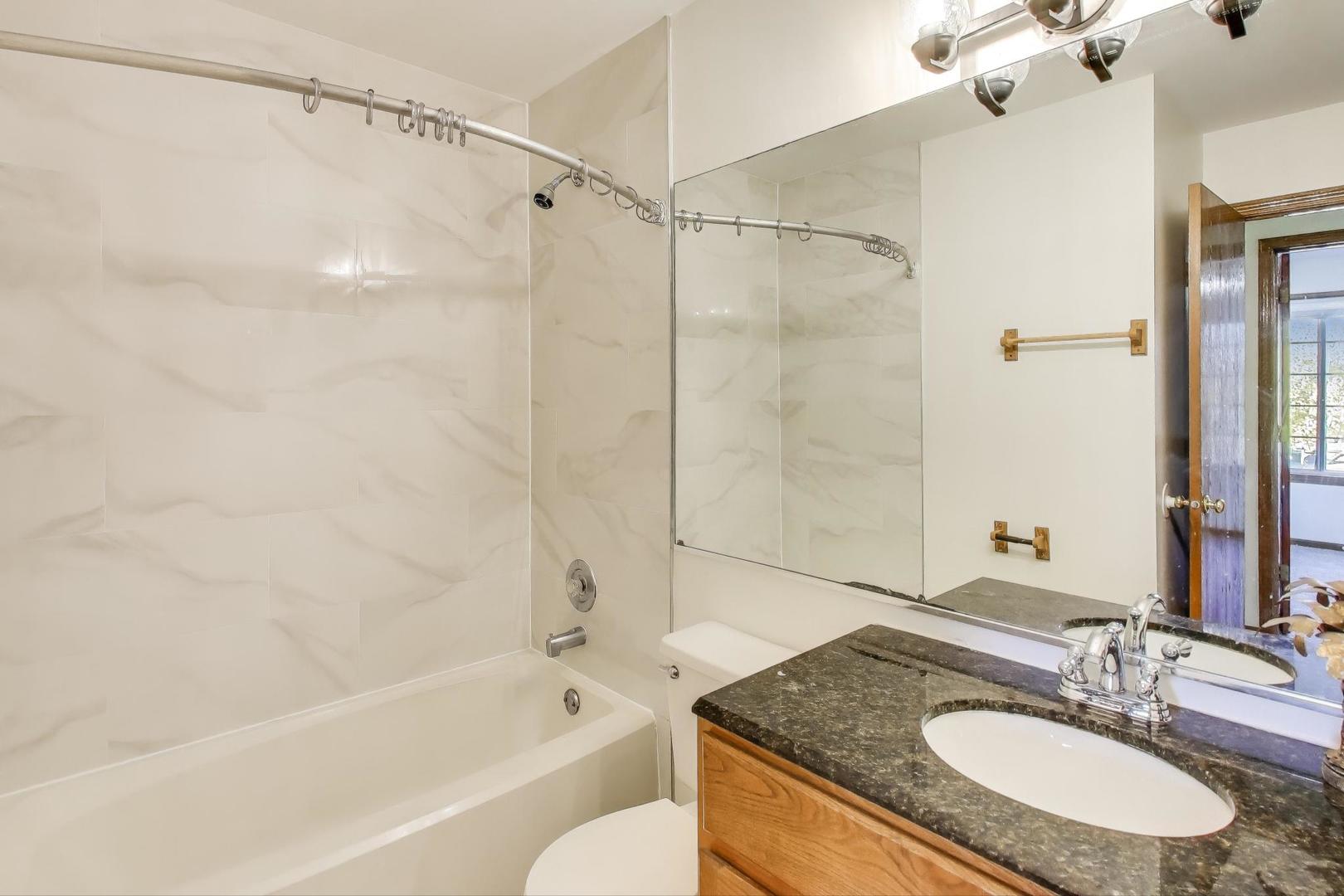 1532 Golden Oaks Parkway, Aurora, IL 60506