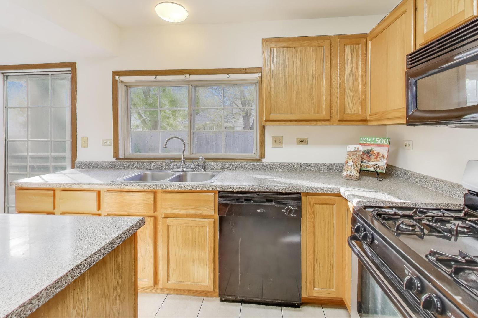 1532 Golden Oaks Parkway, Aurora, IL 60506