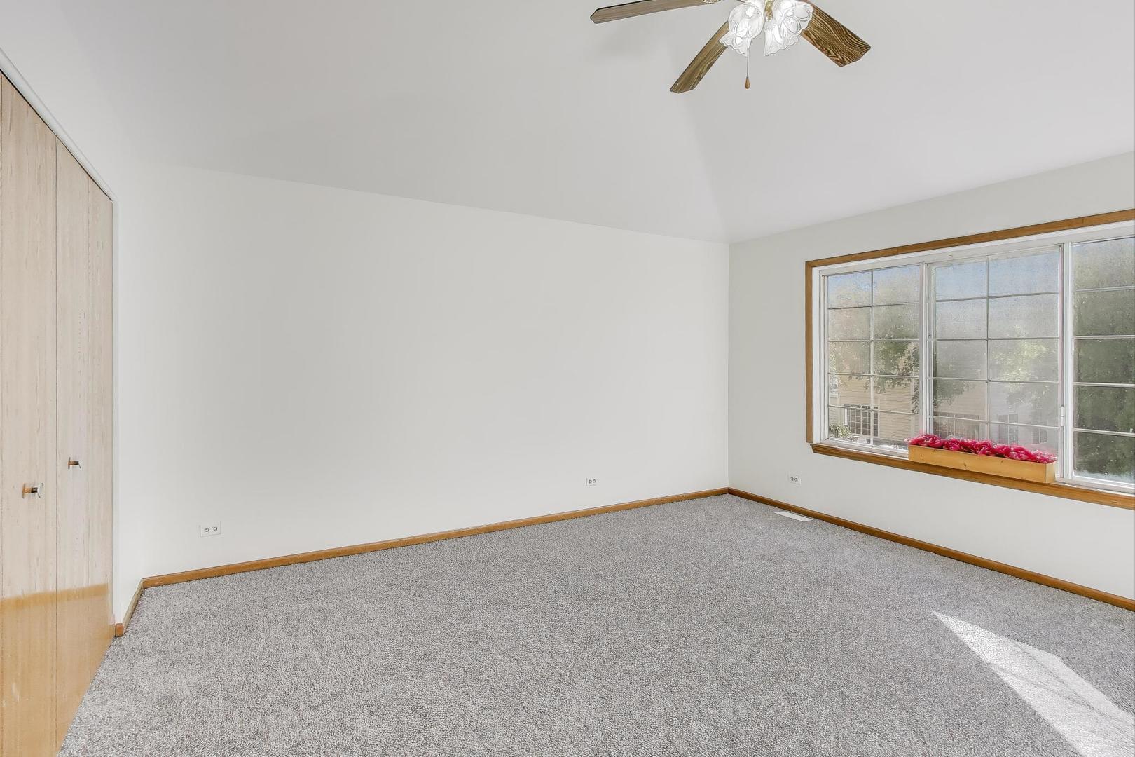 1532 Golden Oaks Parkway, Aurora, IL 60506