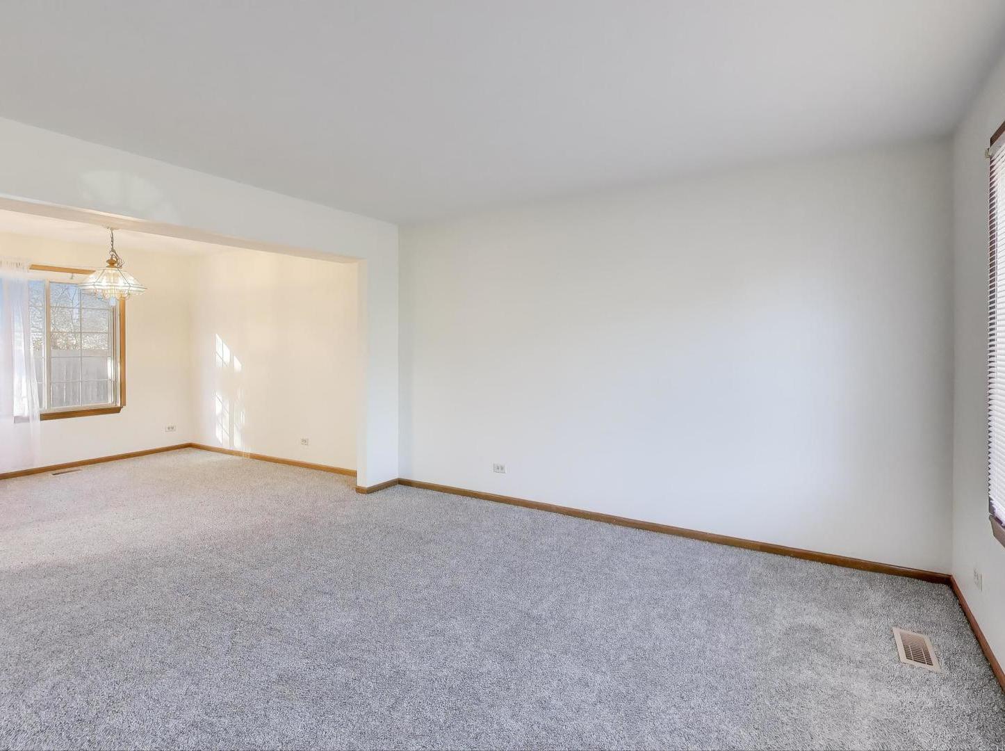 1532 Golden Oaks Parkway, Aurora, IL 60506