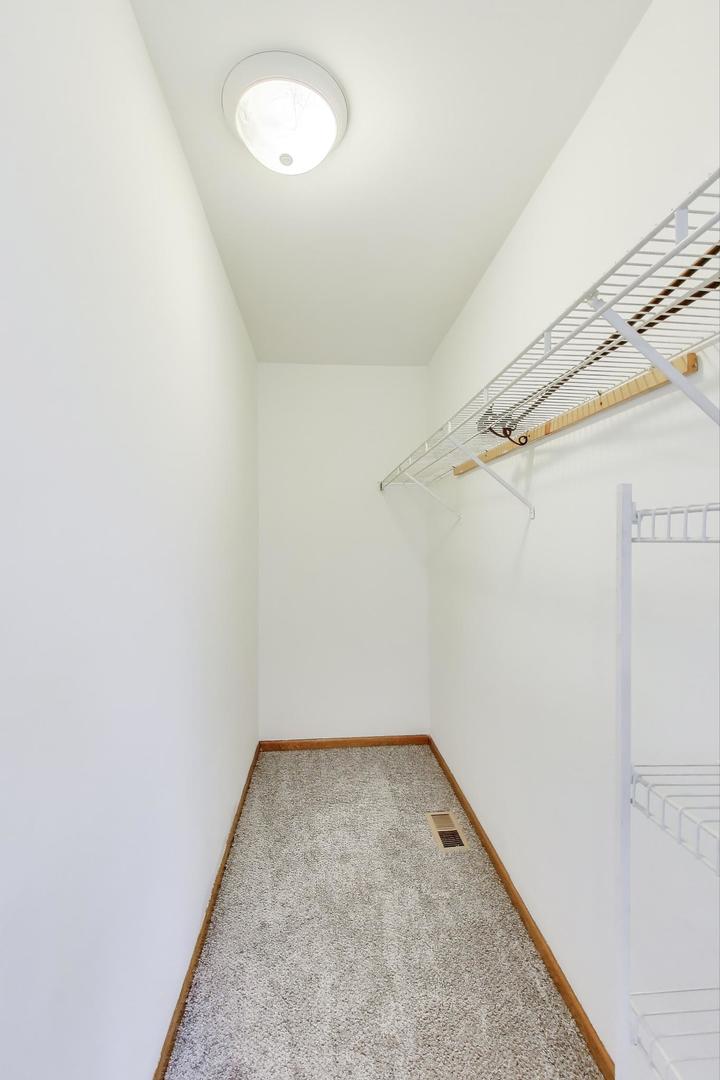 1532 Golden Oaks Parkway, Aurora, IL 60506