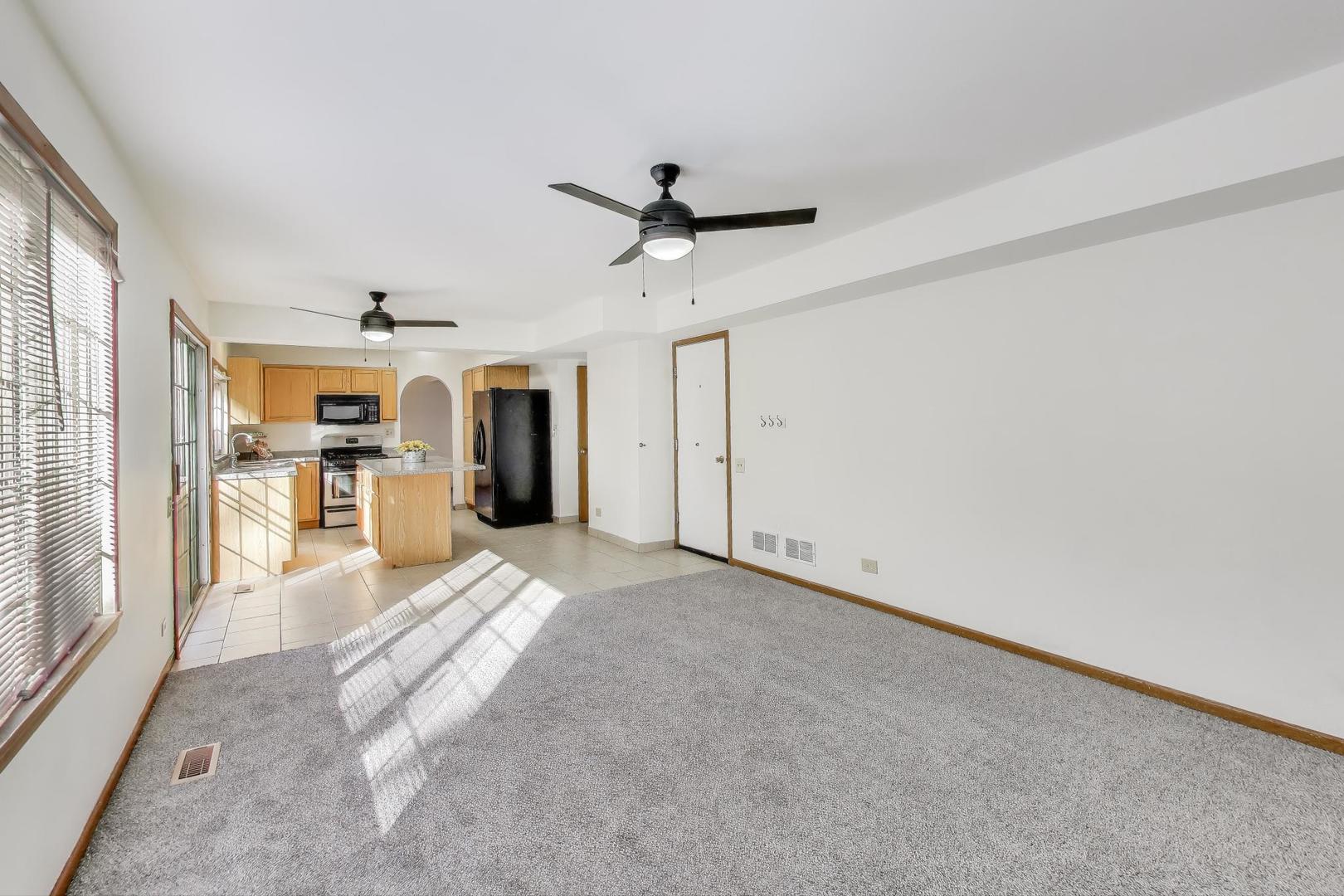 1532 Golden Oaks Parkway, Aurora, IL 60506