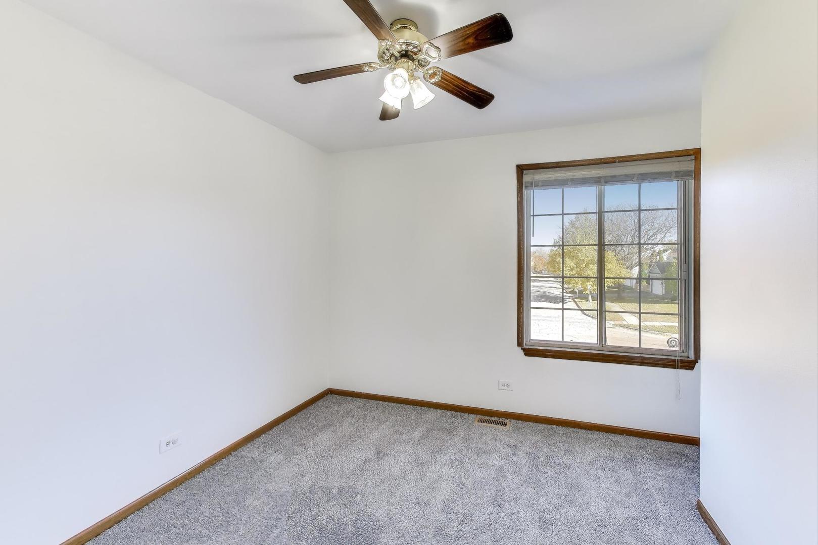 1532 Golden Oaks Parkway, Aurora, IL 60506