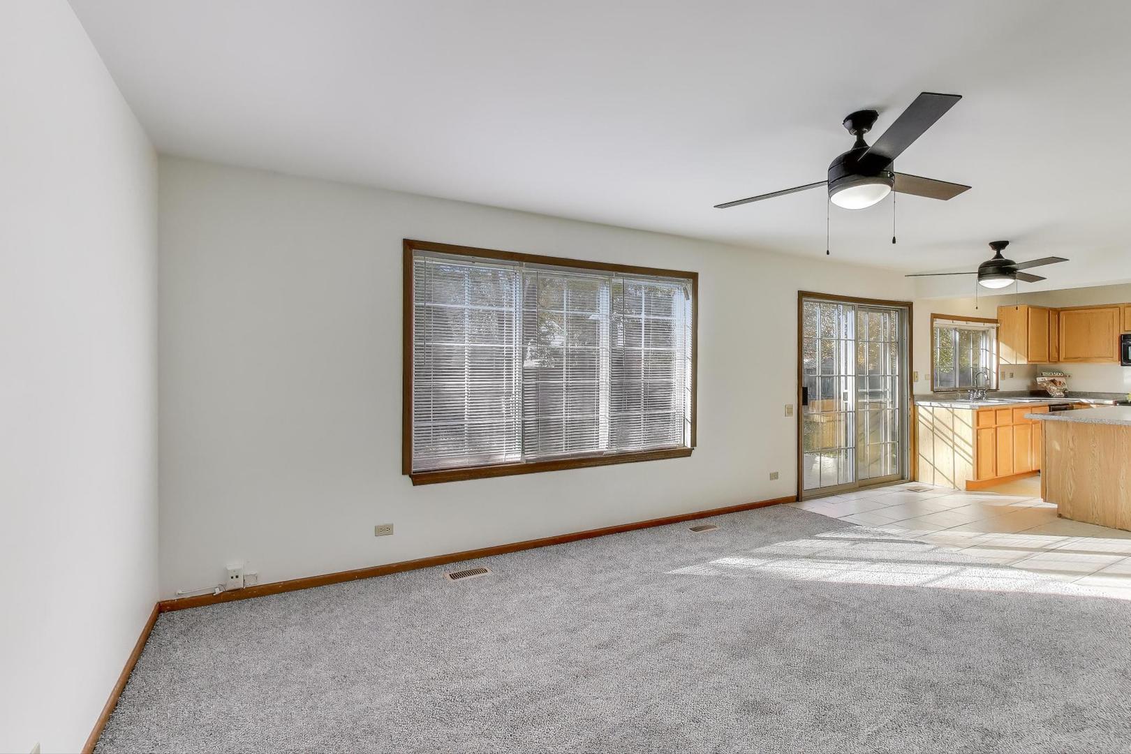 1532 Golden Oaks Parkway, Aurora, IL 60506