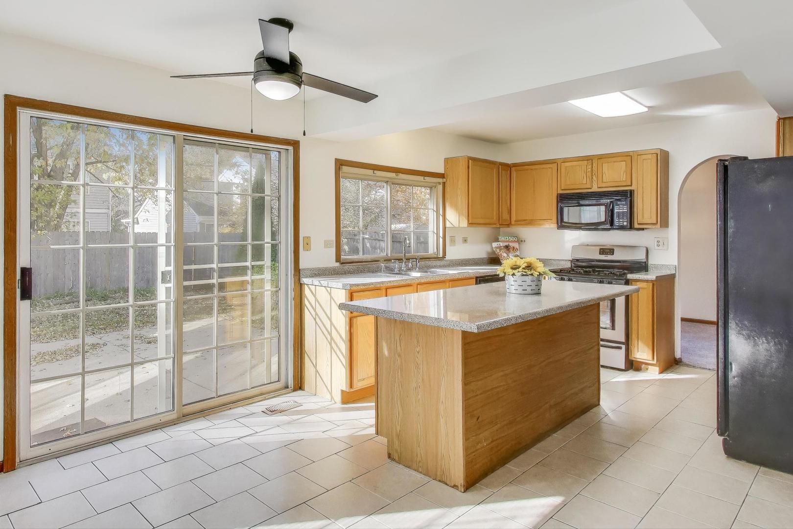 1532 Golden Oaks Parkway, Aurora, IL 60506