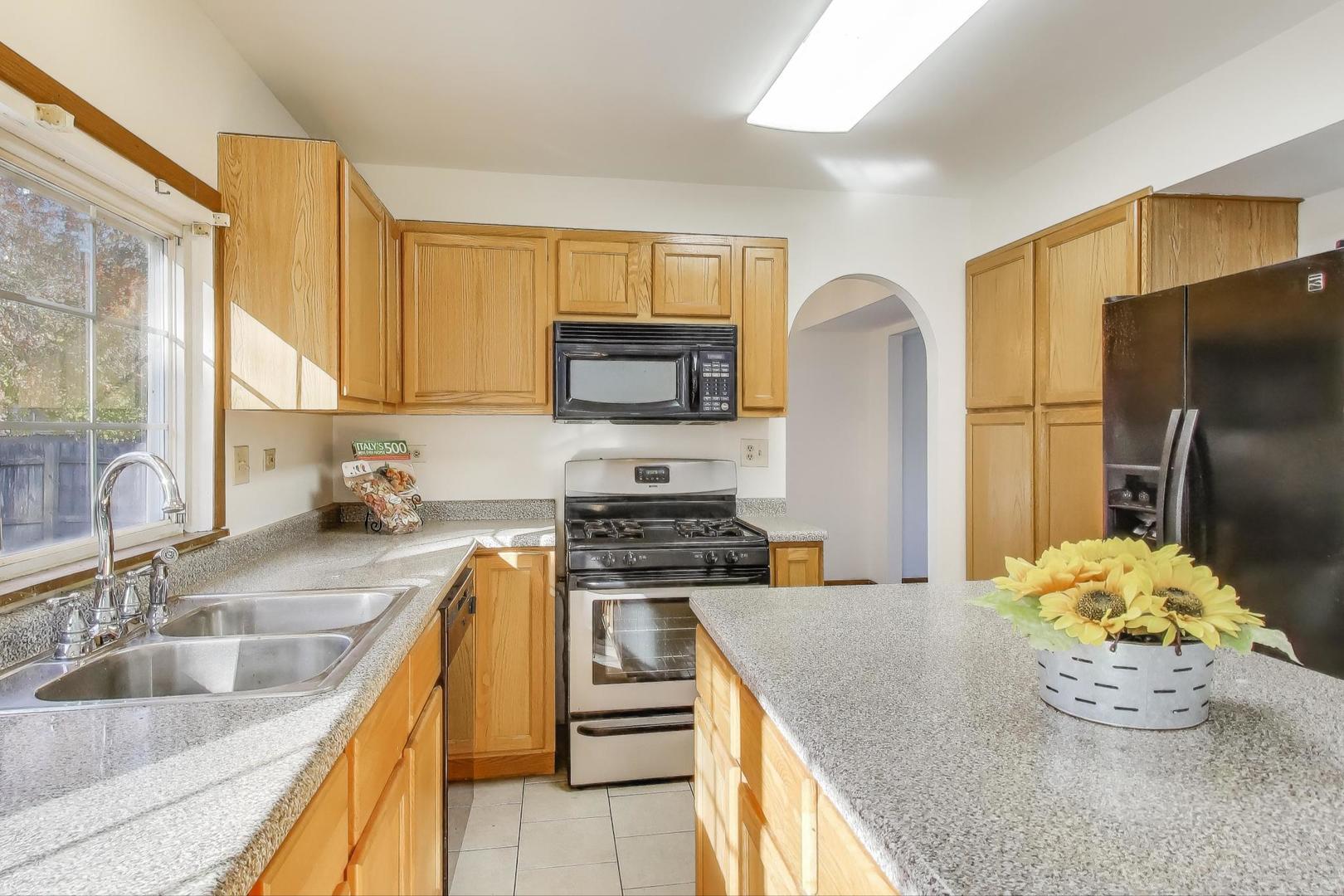 1532 Golden Oaks Parkway, Aurora, IL 60506