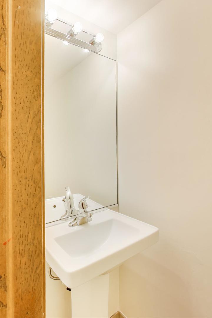 1532 Golden Oaks Parkway, Aurora, IL 60506