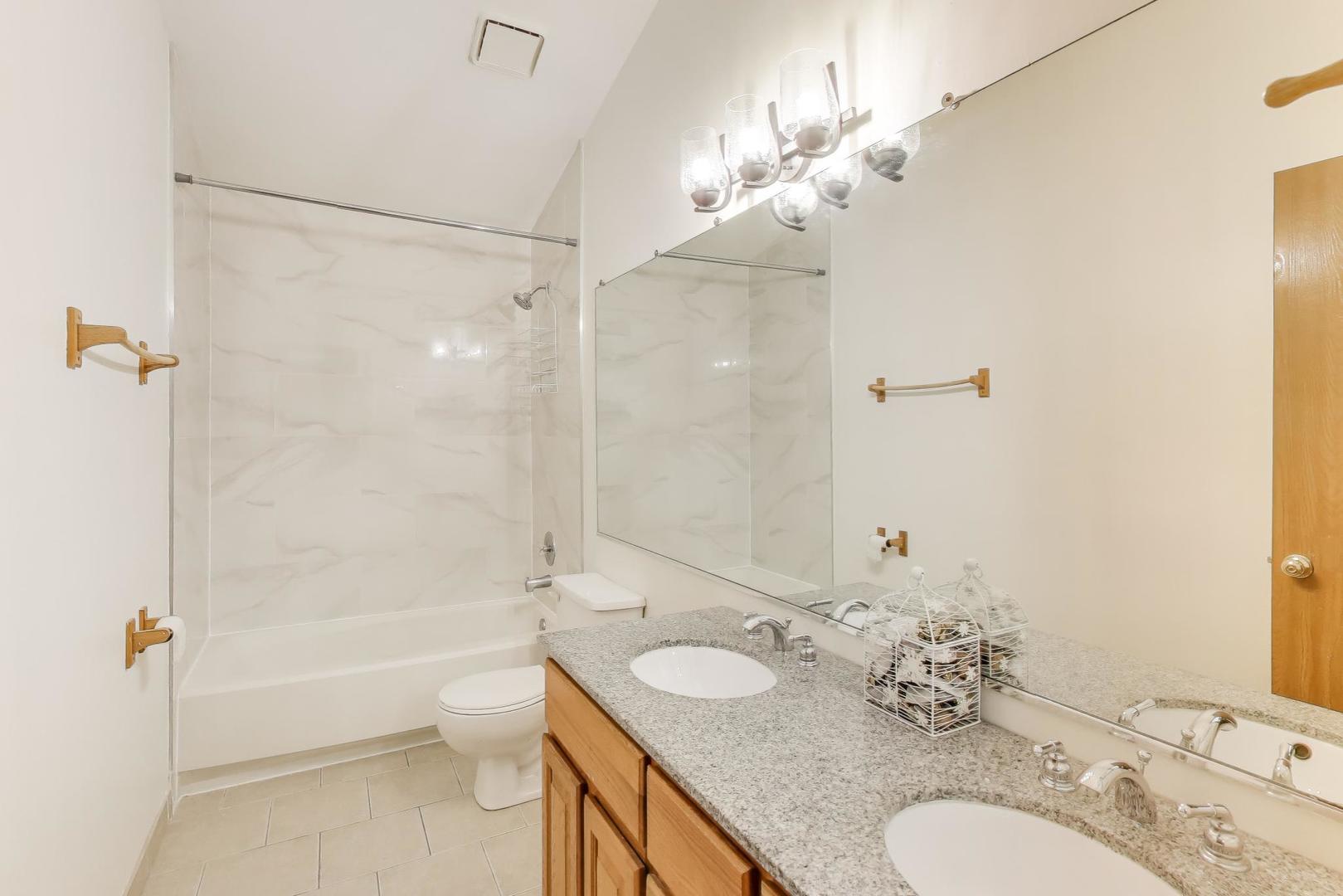 1532 Golden Oaks Parkway, Aurora, IL 60506