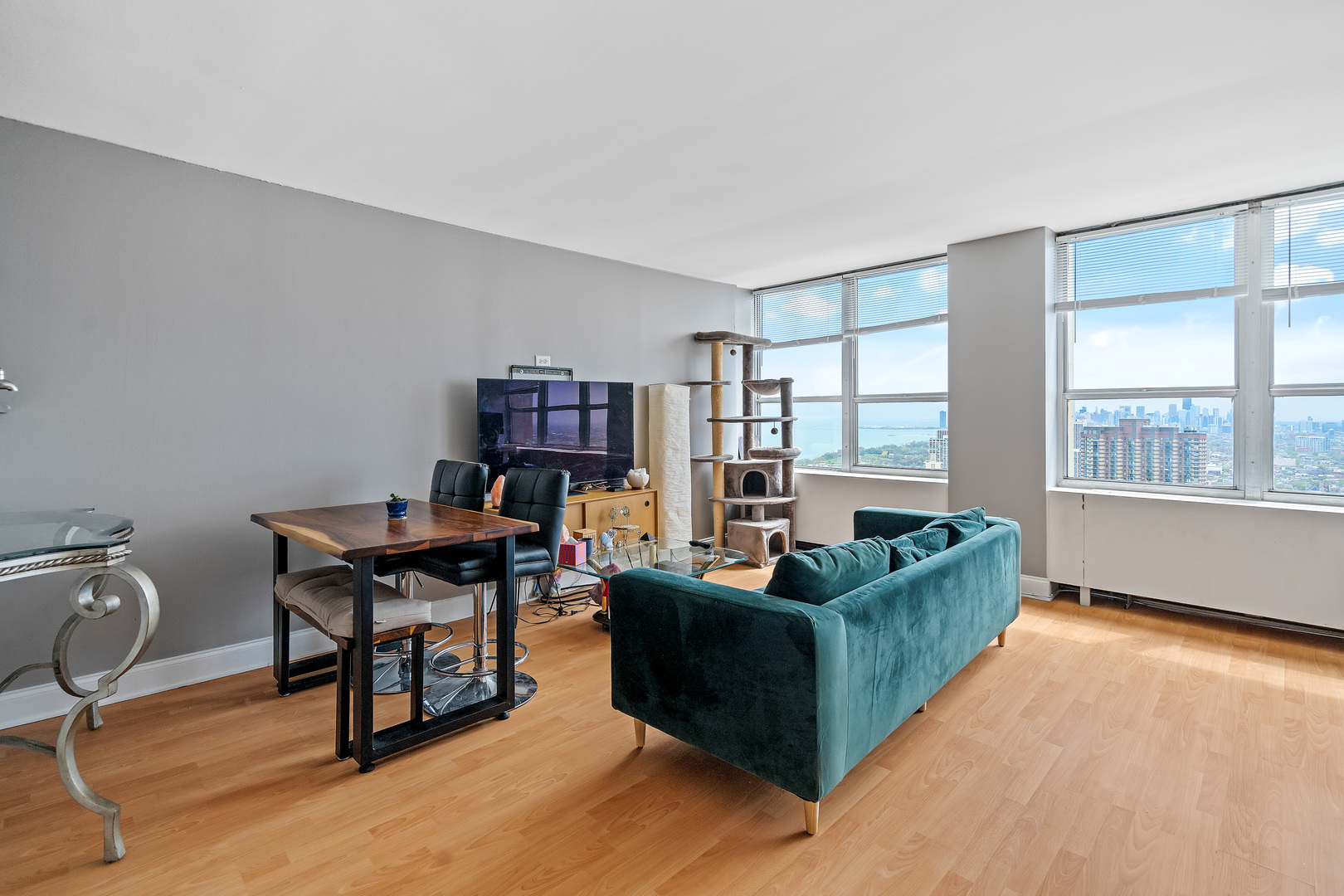 655 W Irving Park Road #5305, Chicago, IL 60613