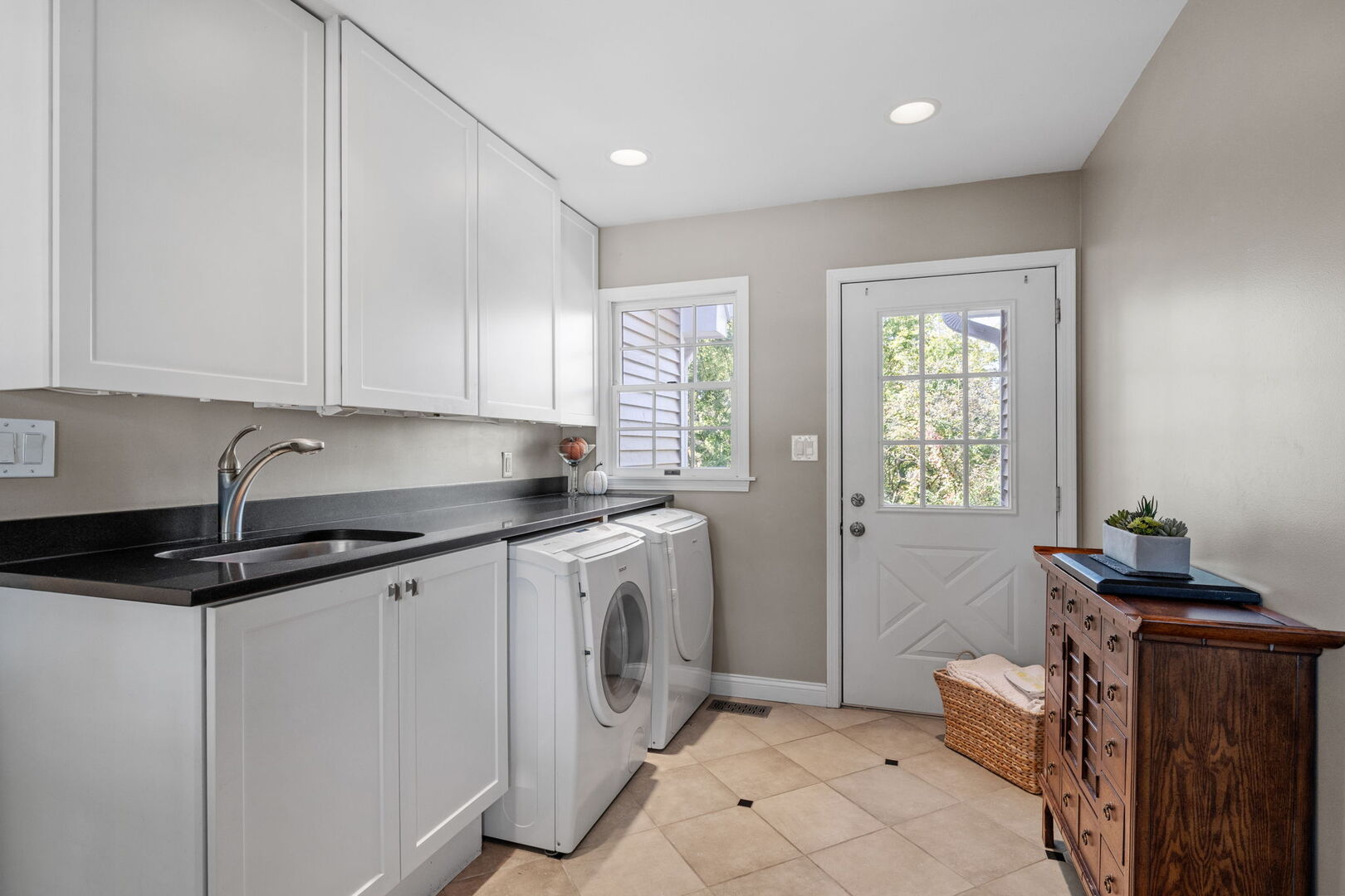 728 Stonebridge Road, Frankfort, IL 60423