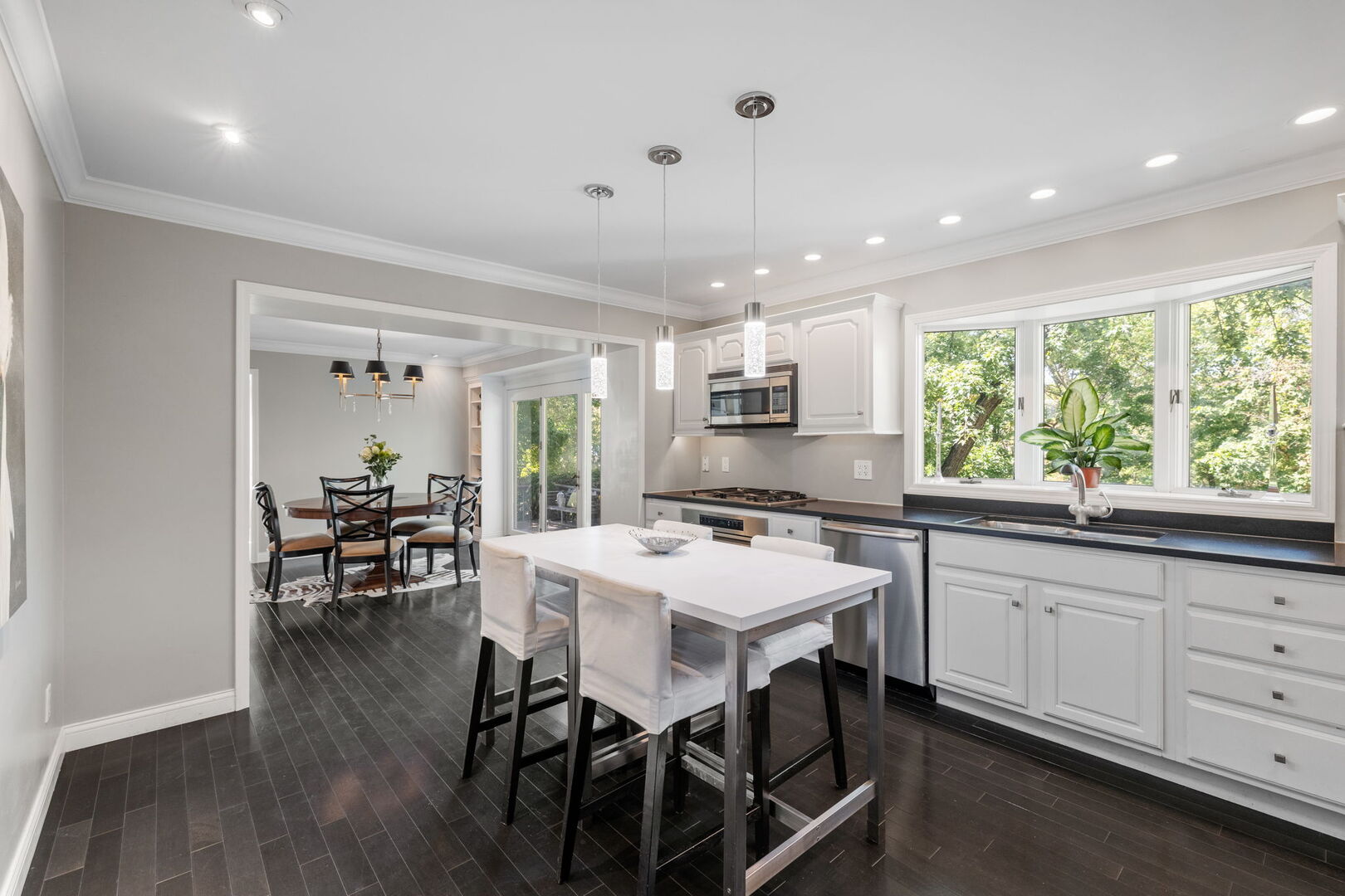 728 Stonebridge Road, Frankfort, IL 60423