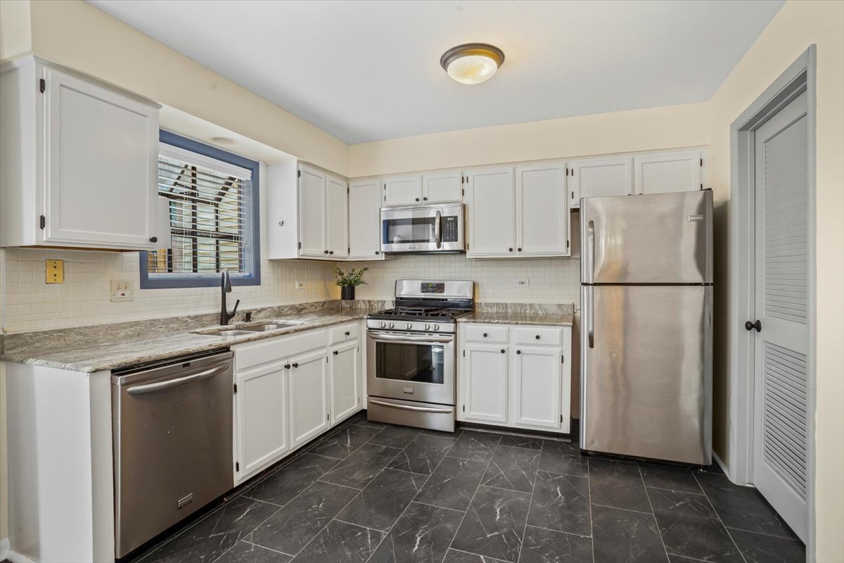 27W229 Providence Lane, Winfield, IL 60190