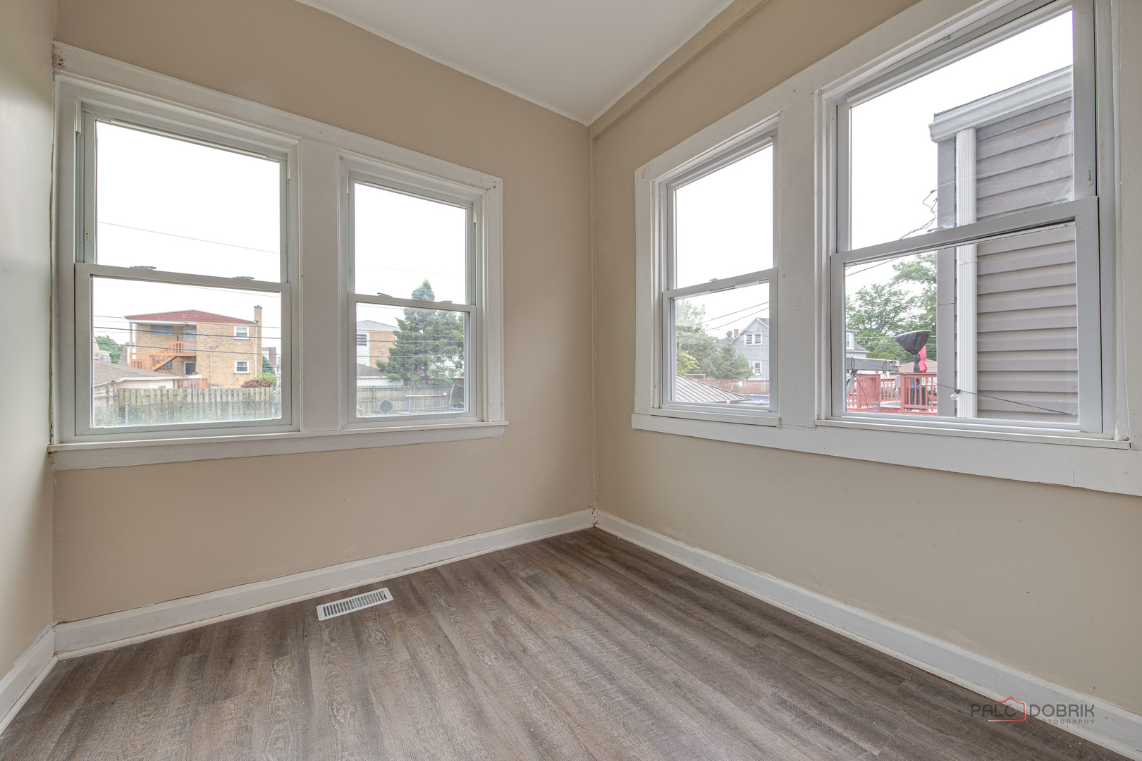 6137 W Giddings Street, Chicago, IL 60630