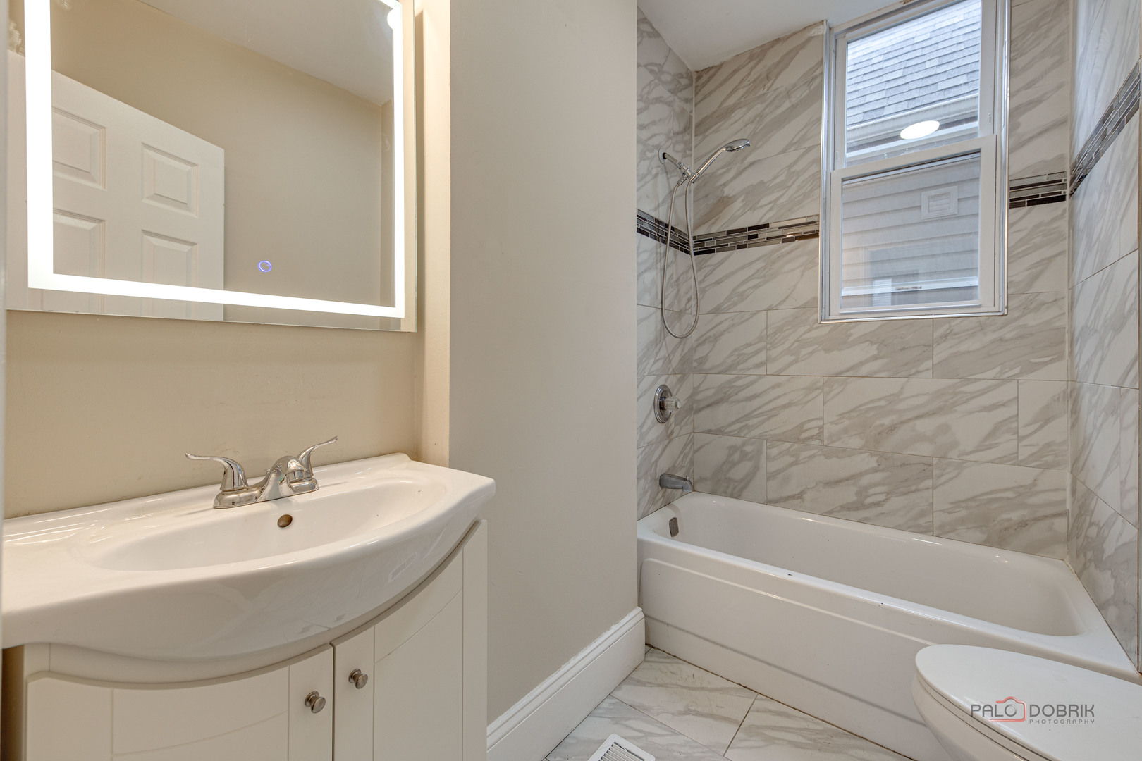 6137 W Giddings Street, Chicago, IL 60630