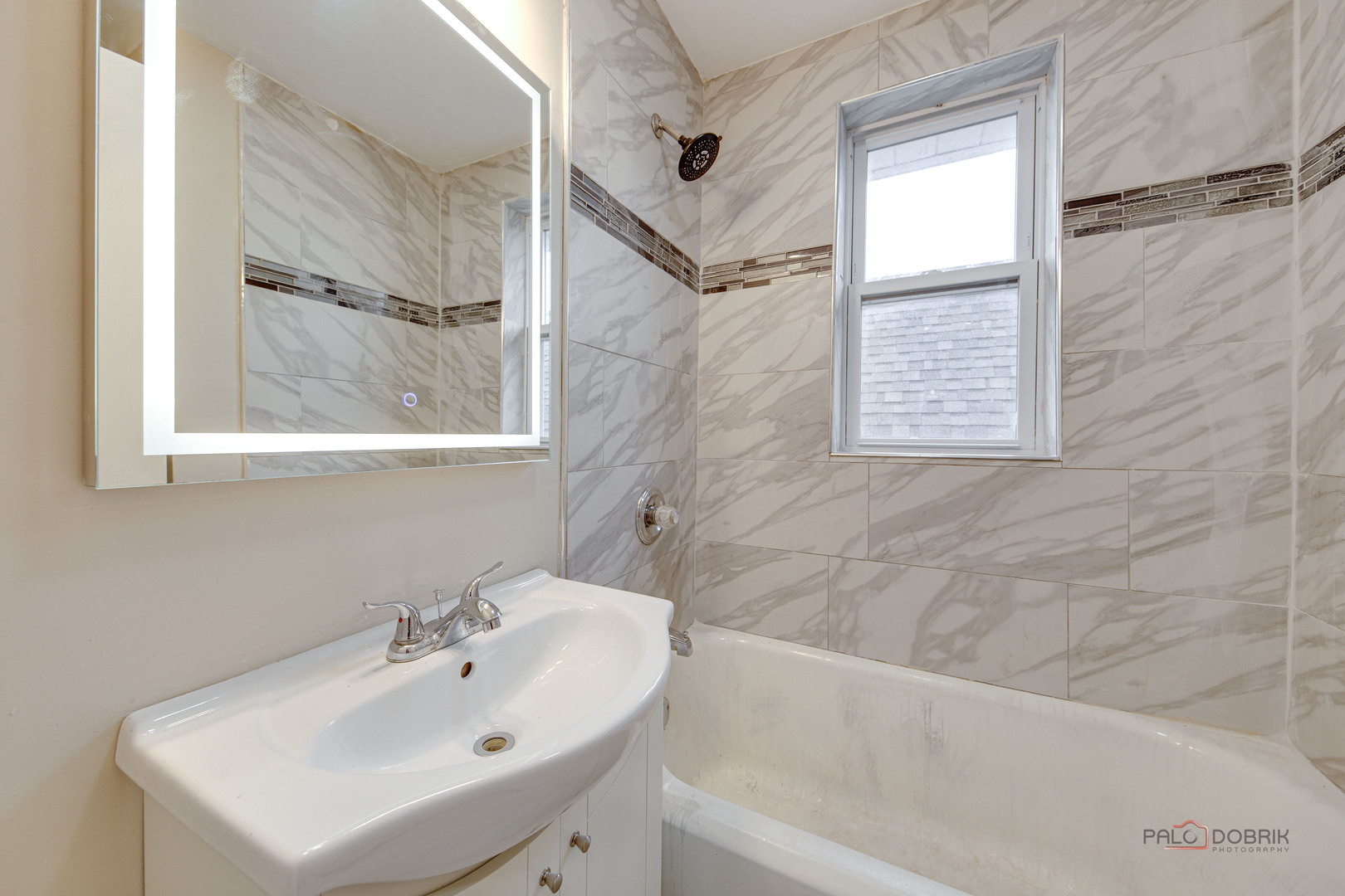 6137 W Giddings Street, Chicago, IL 60630