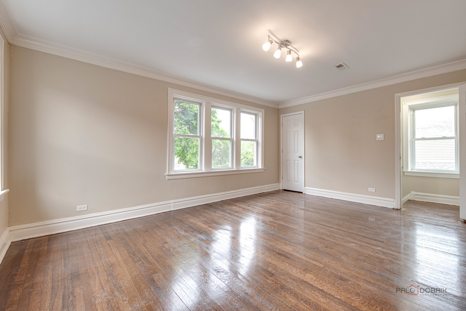 6137 W Giddings Street, Chicago, IL 60630
