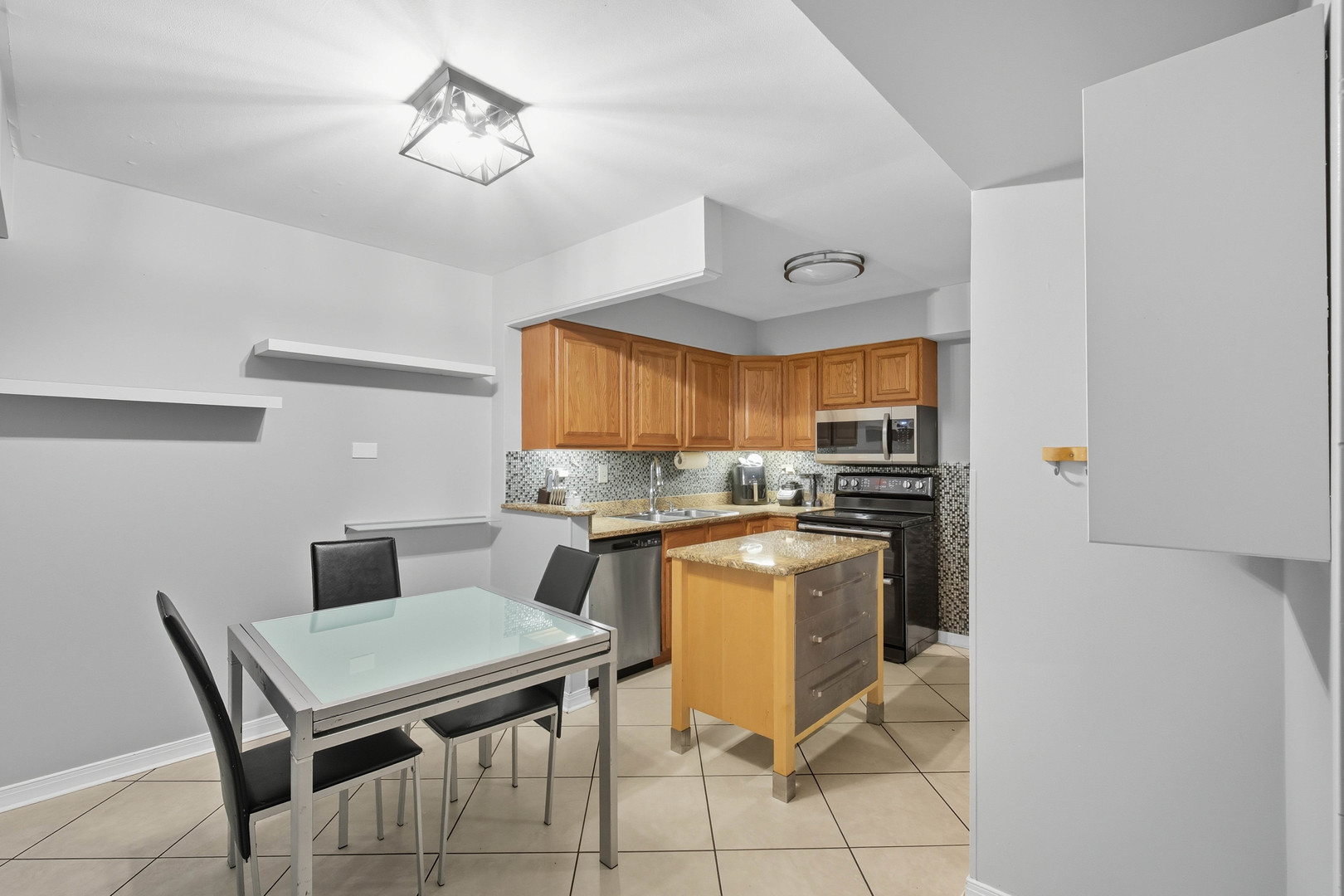 2312 Hyde Court, Schaumburg, IL 60194