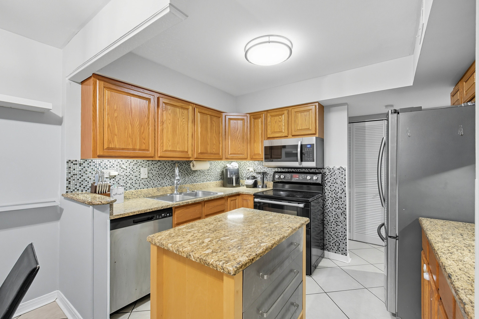 2312 Hyde Court, Schaumburg, IL 60194