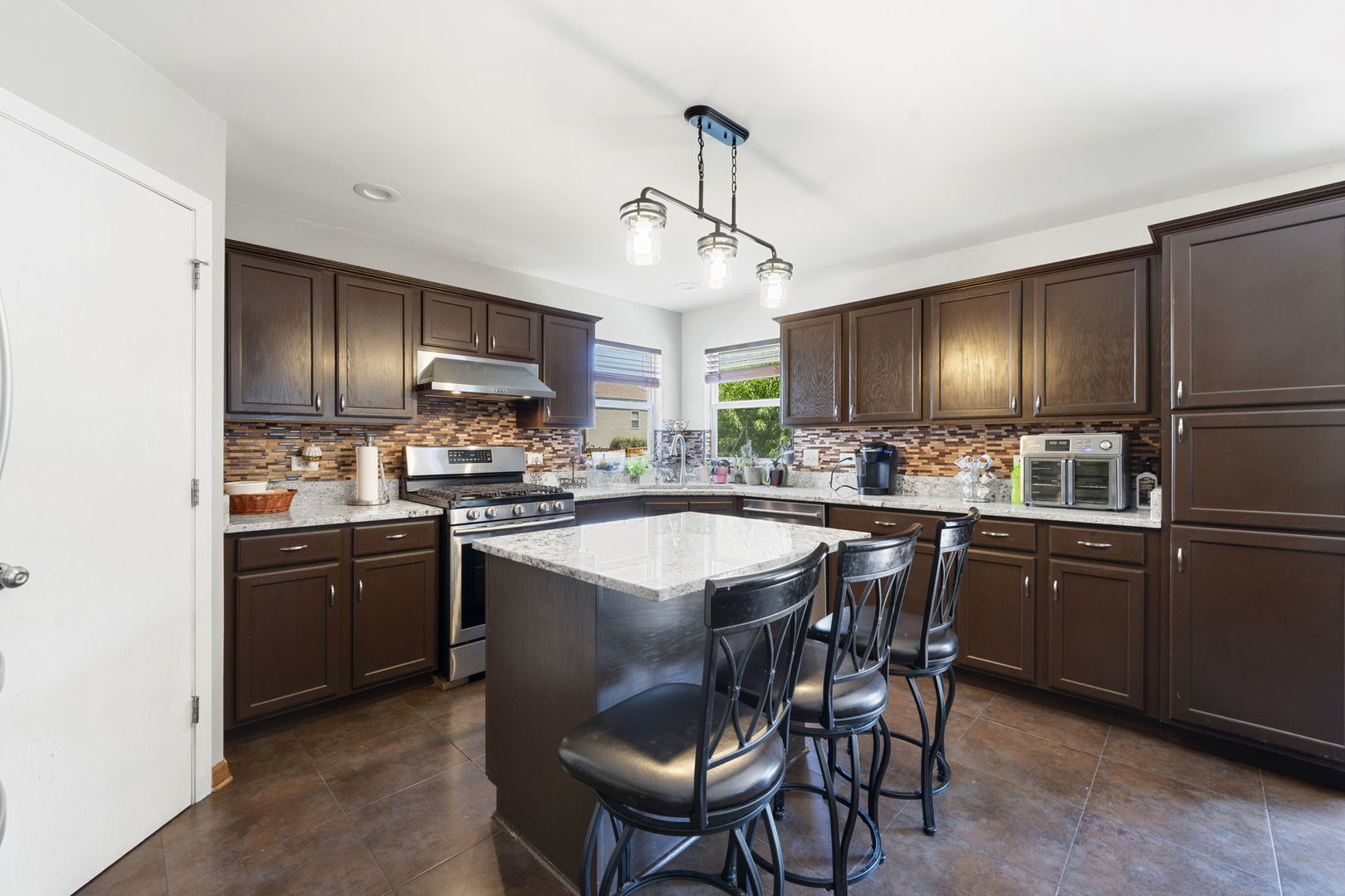 1300 Cambria Drive, Joliet, IL 60431