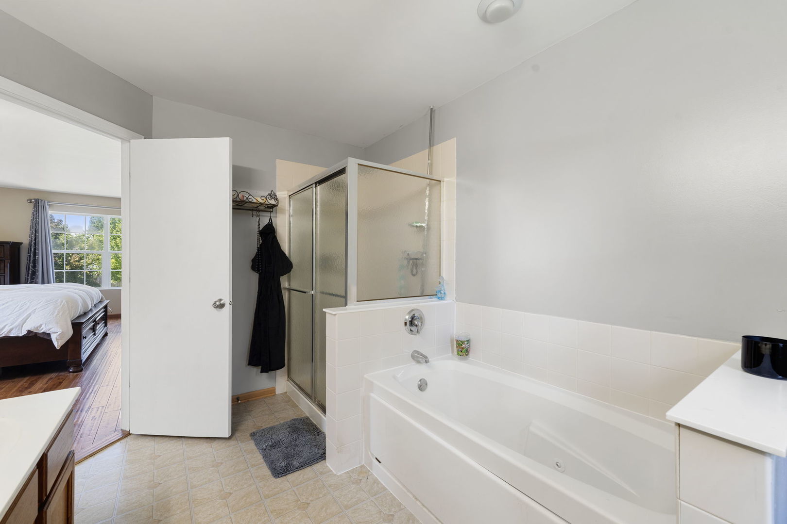 1300 Cambria Drive, Joliet, IL 60431