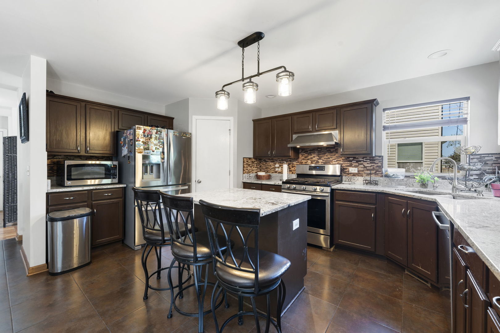 1300 Cambria Drive, Joliet, IL 60431