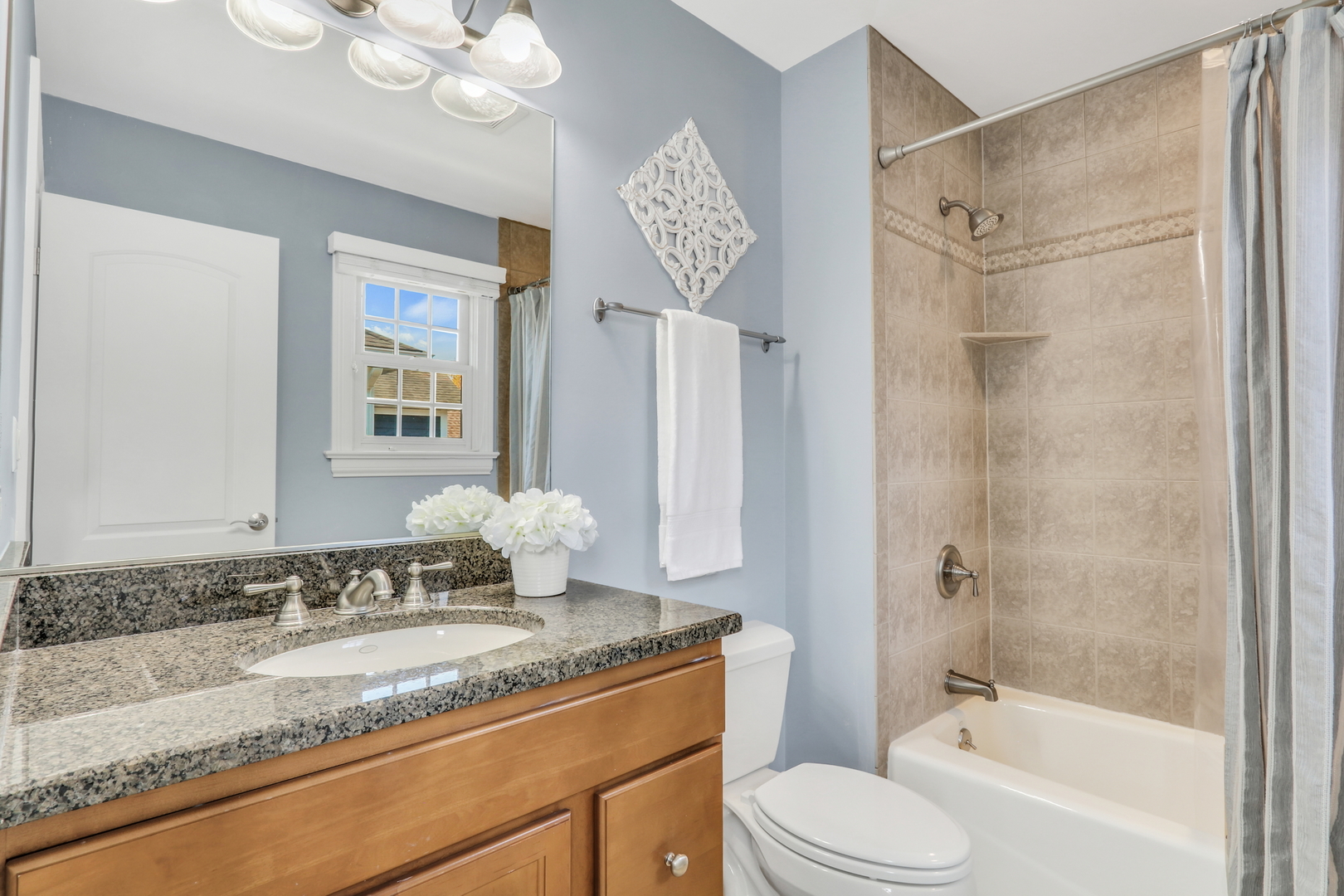 700 E Sunnyside Avenue, Libertyville, IL 60048