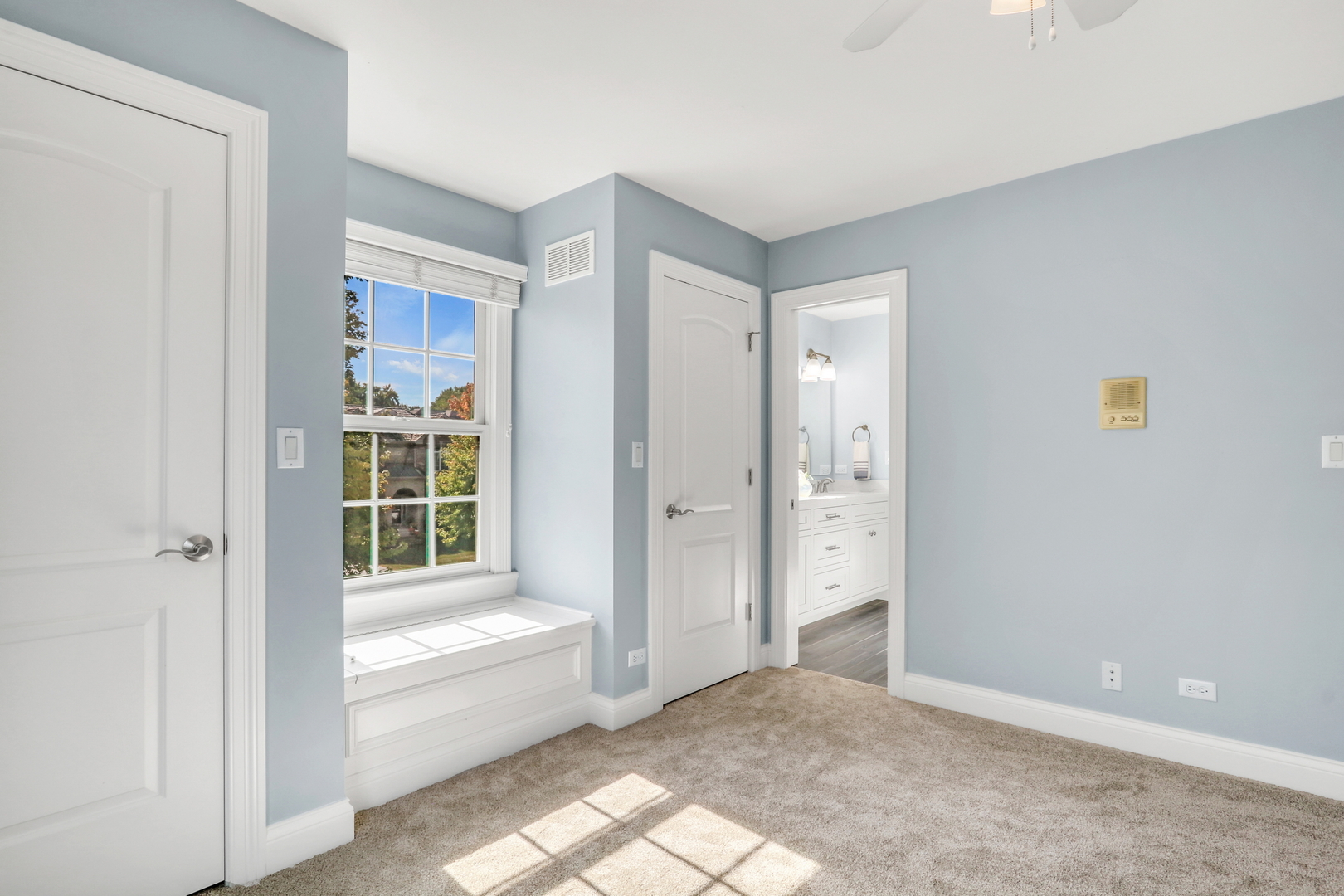 700 E Sunnyside Avenue, Libertyville, IL 60048