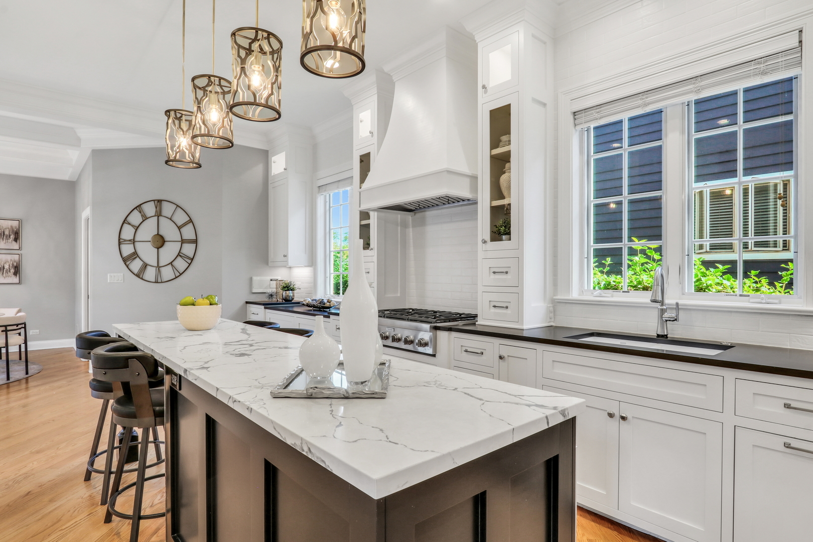 700 E Sunnyside Avenue, Libertyville, IL 60048