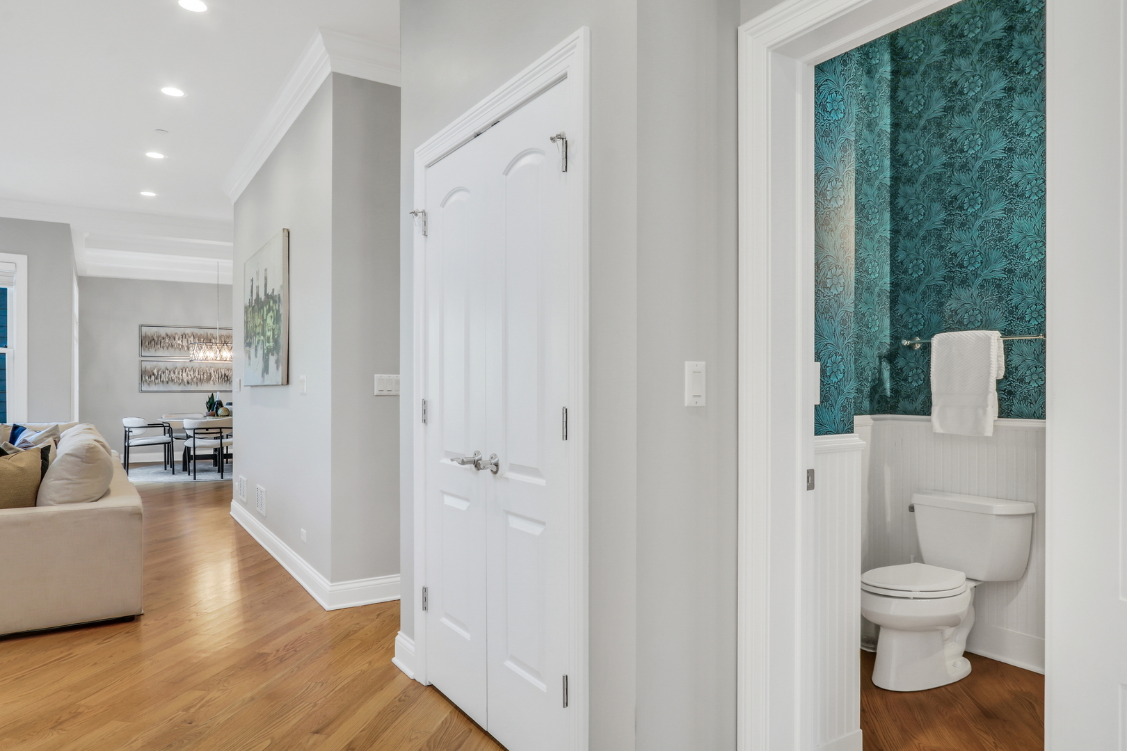 700 E Sunnyside Avenue, Libertyville, IL 60048