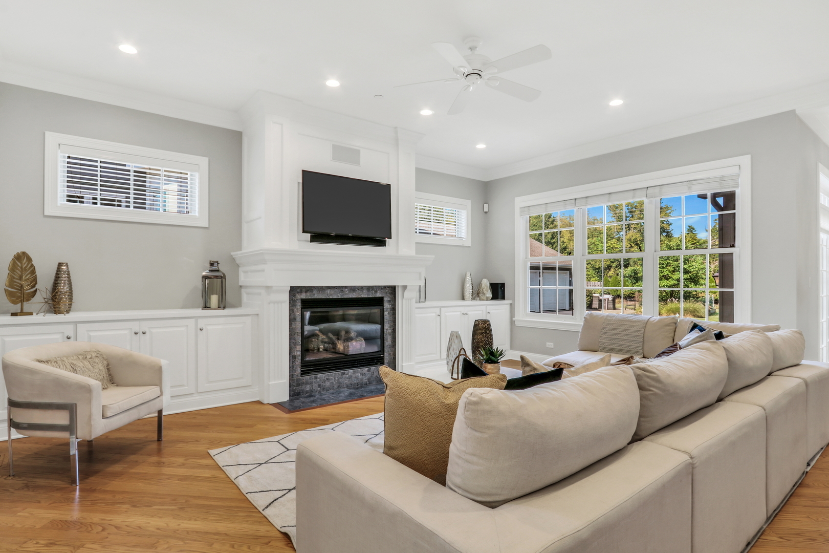 700 E Sunnyside Avenue, Libertyville, IL 60048