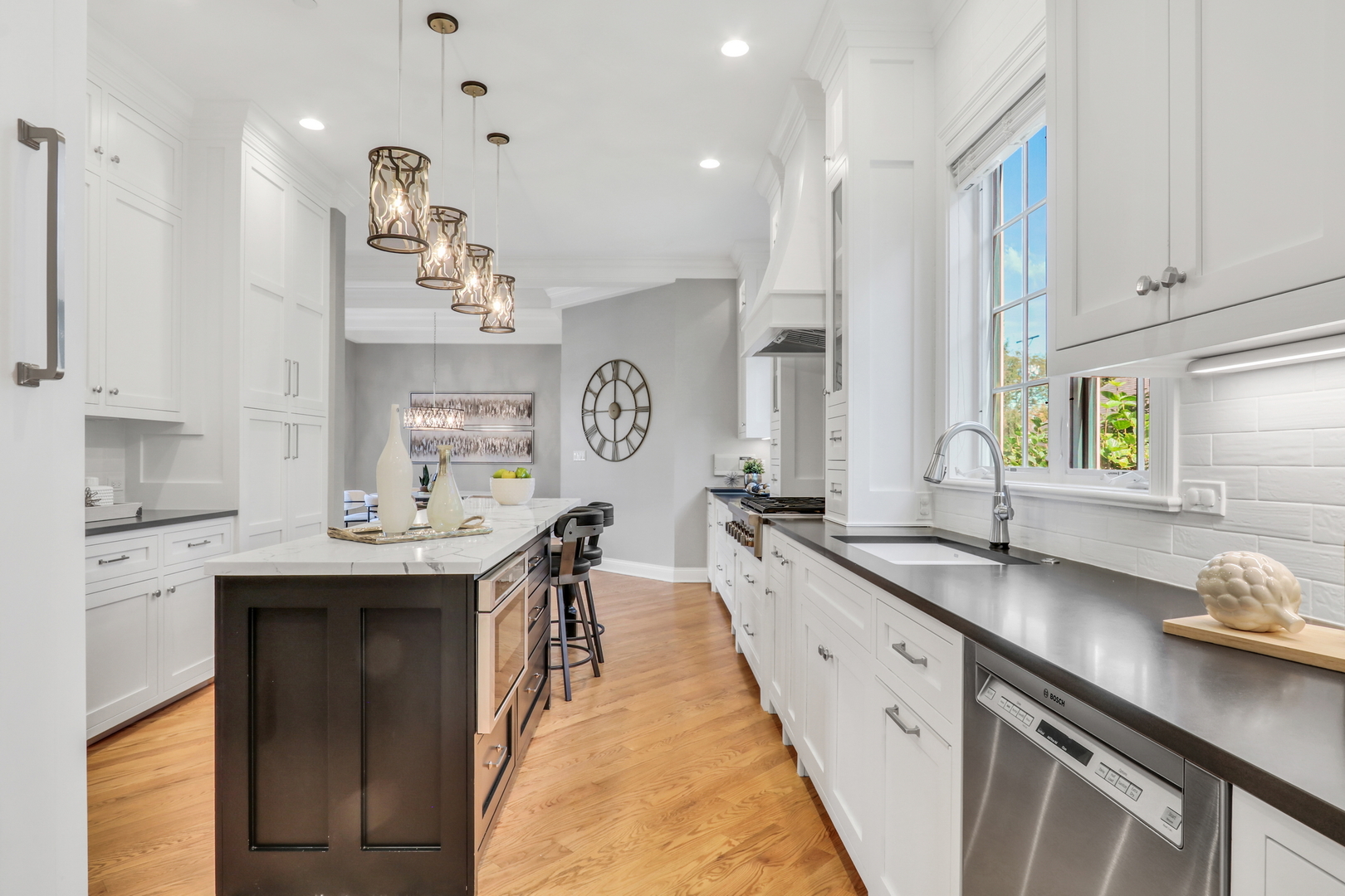 700 E Sunnyside Avenue, Libertyville, IL 60048
