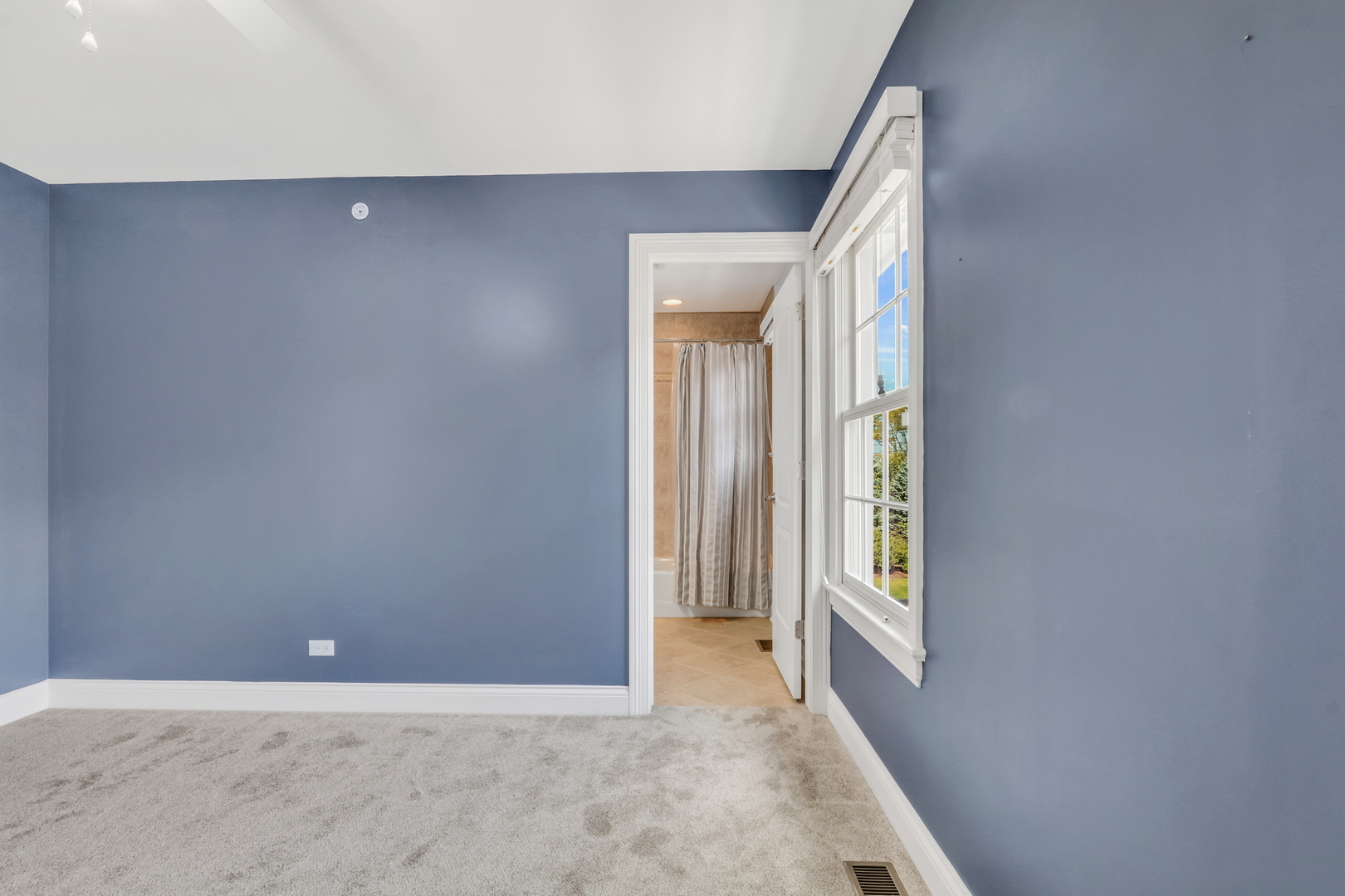 700 E Sunnyside Avenue, Libertyville, IL 60048