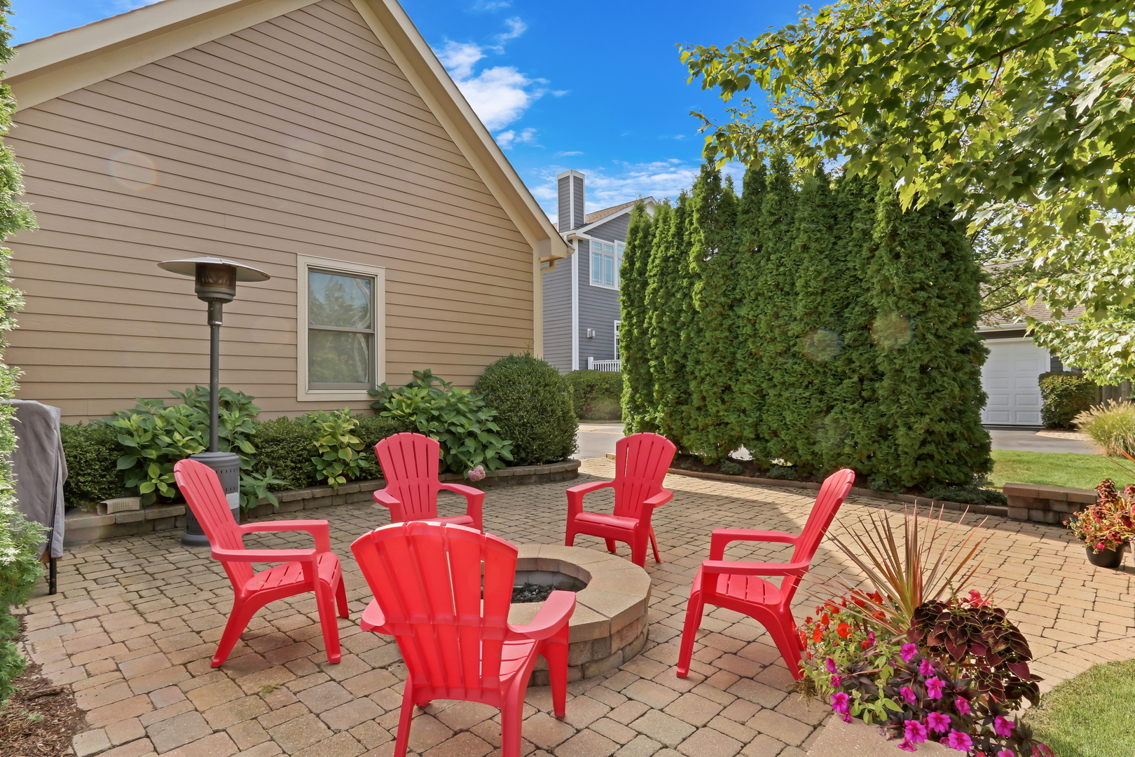 700 E Sunnyside Avenue, Libertyville, IL 60048