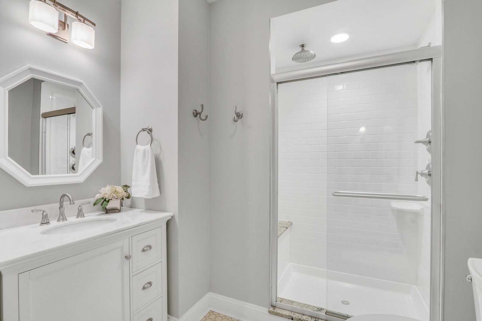 700 E Sunnyside Avenue, Libertyville, IL 60048
