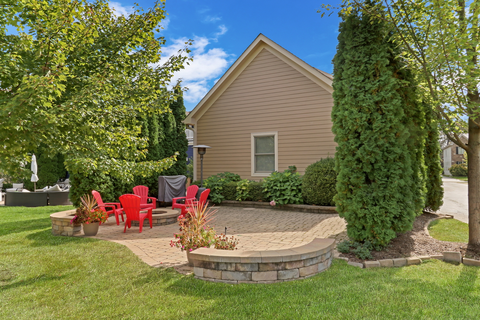 700 E Sunnyside Avenue, Libertyville, IL 60048