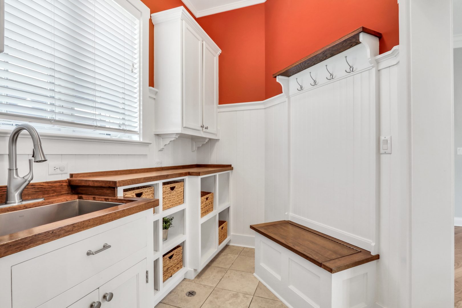 700 E Sunnyside Avenue, Libertyville, IL 60048