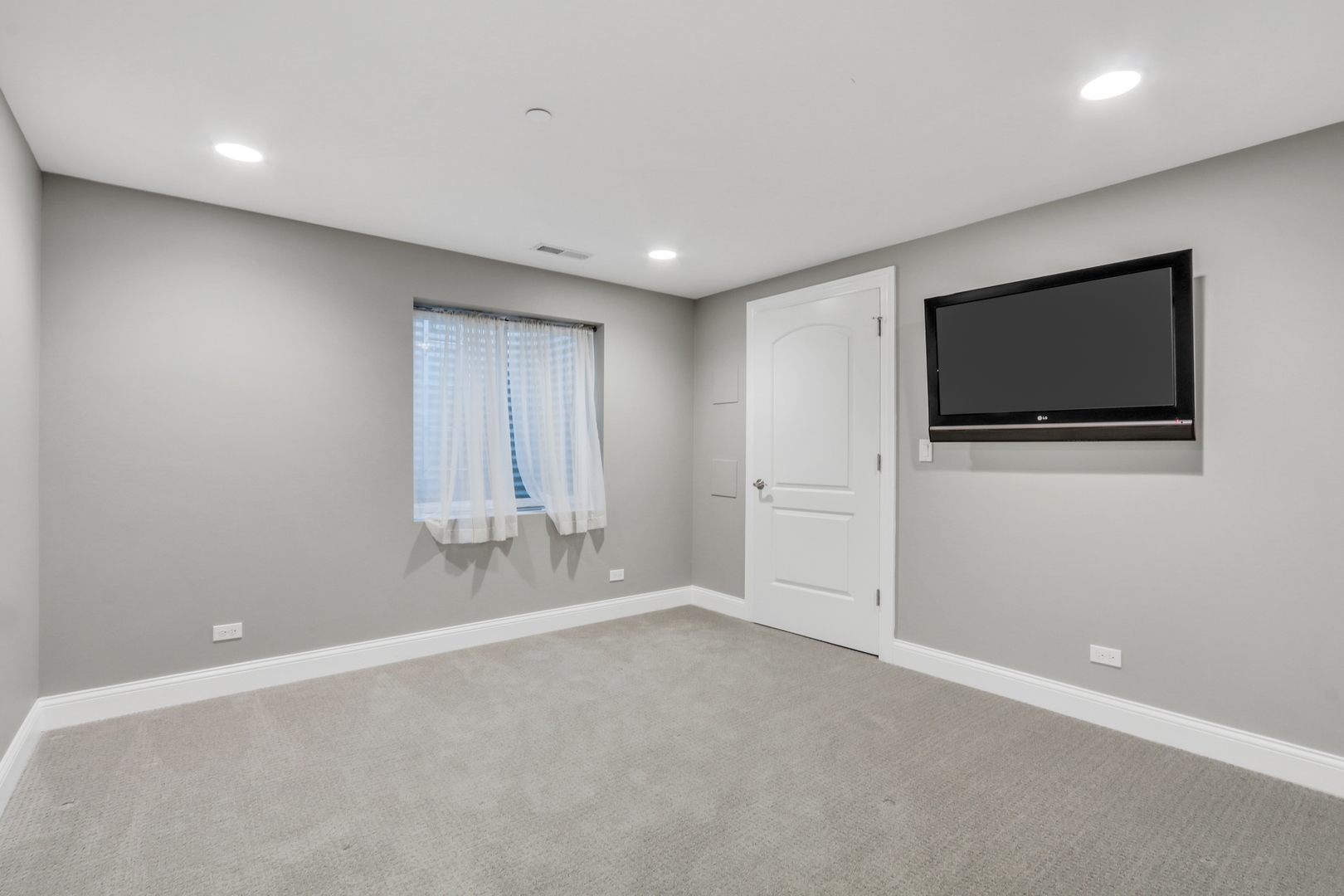 700 E Sunnyside Avenue, Libertyville, IL 60048