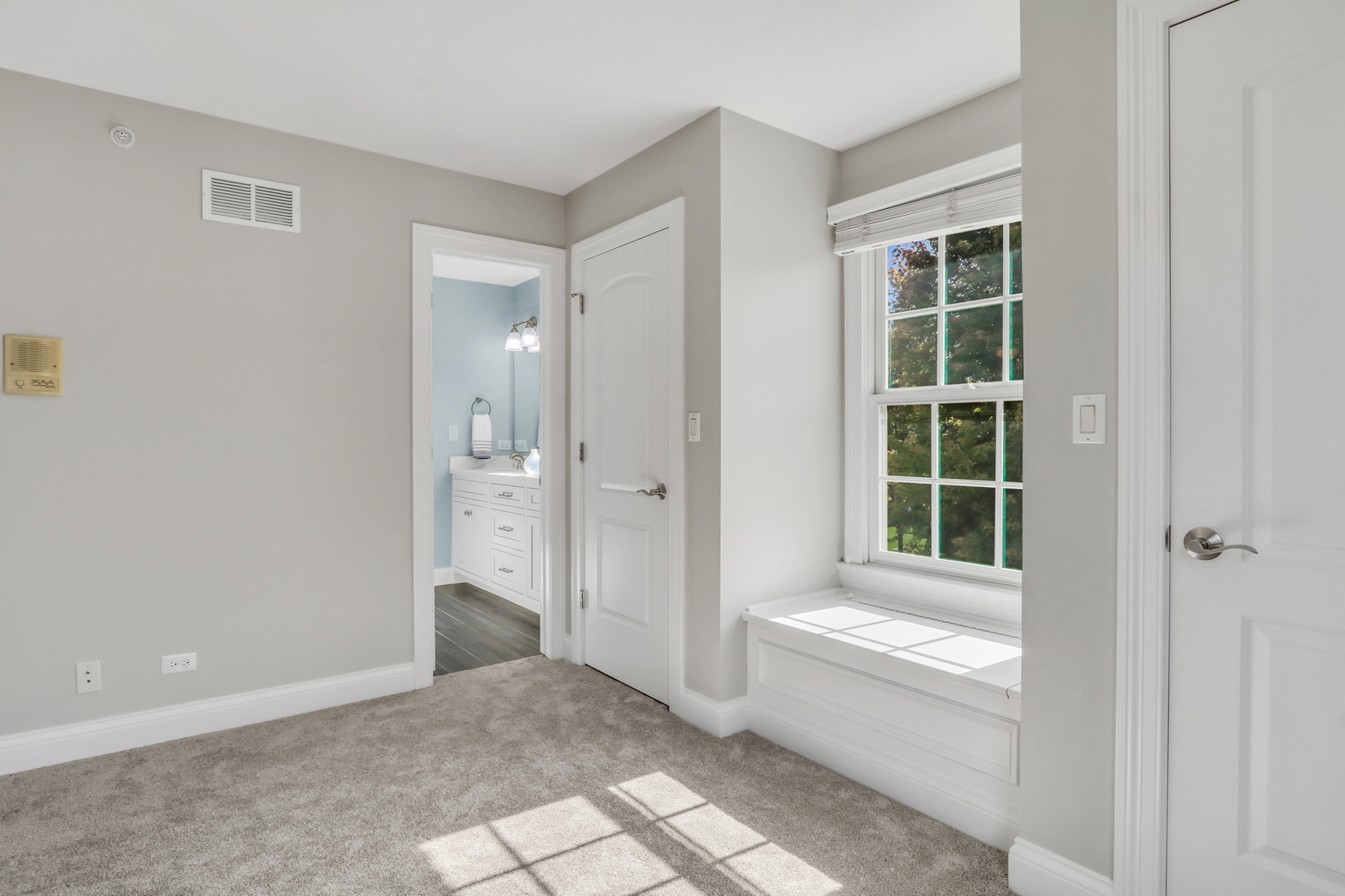 700 E Sunnyside Avenue, Libertyville, IL 60048