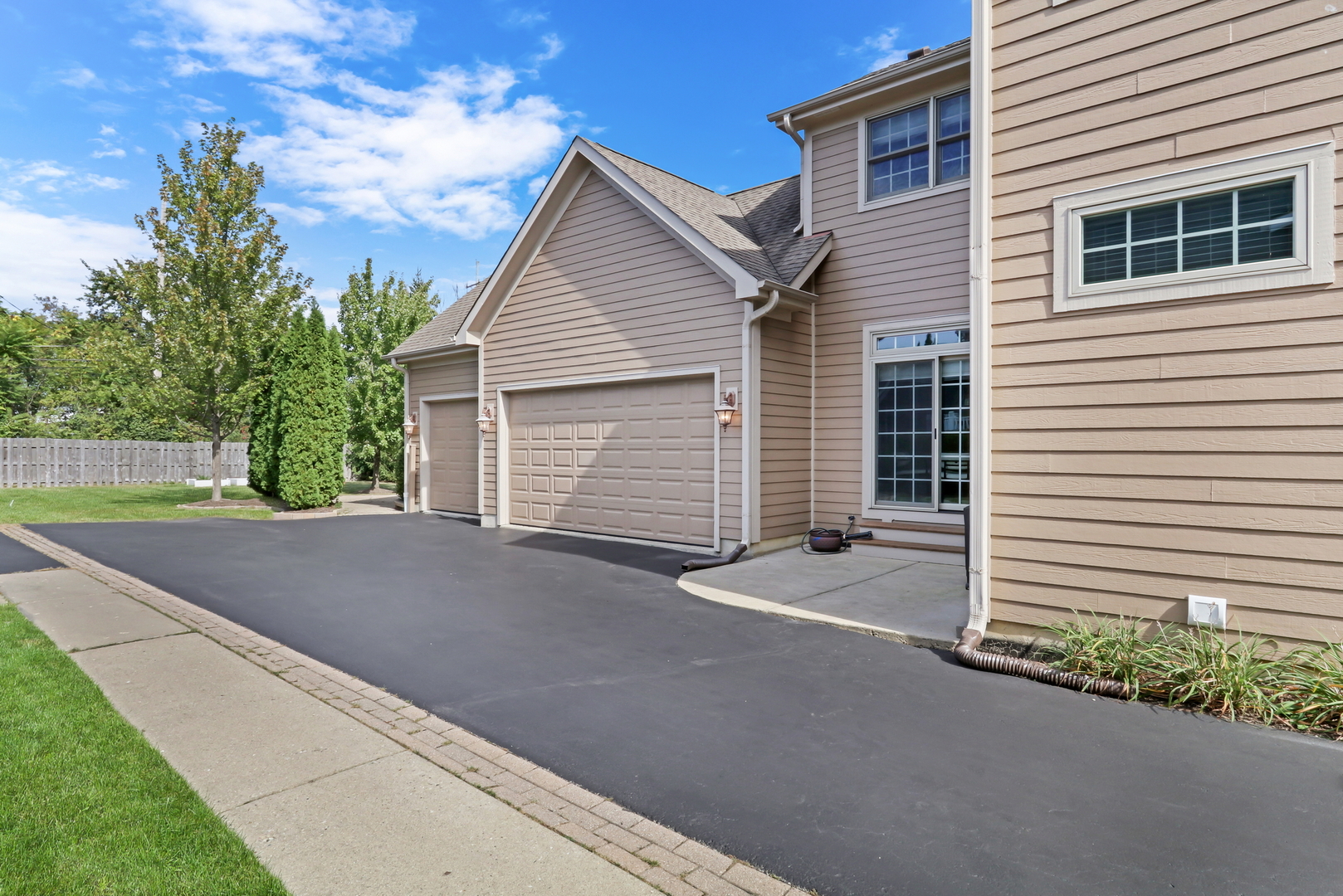 700 E Sunnyside Avenue, Libertyville, IL 60048